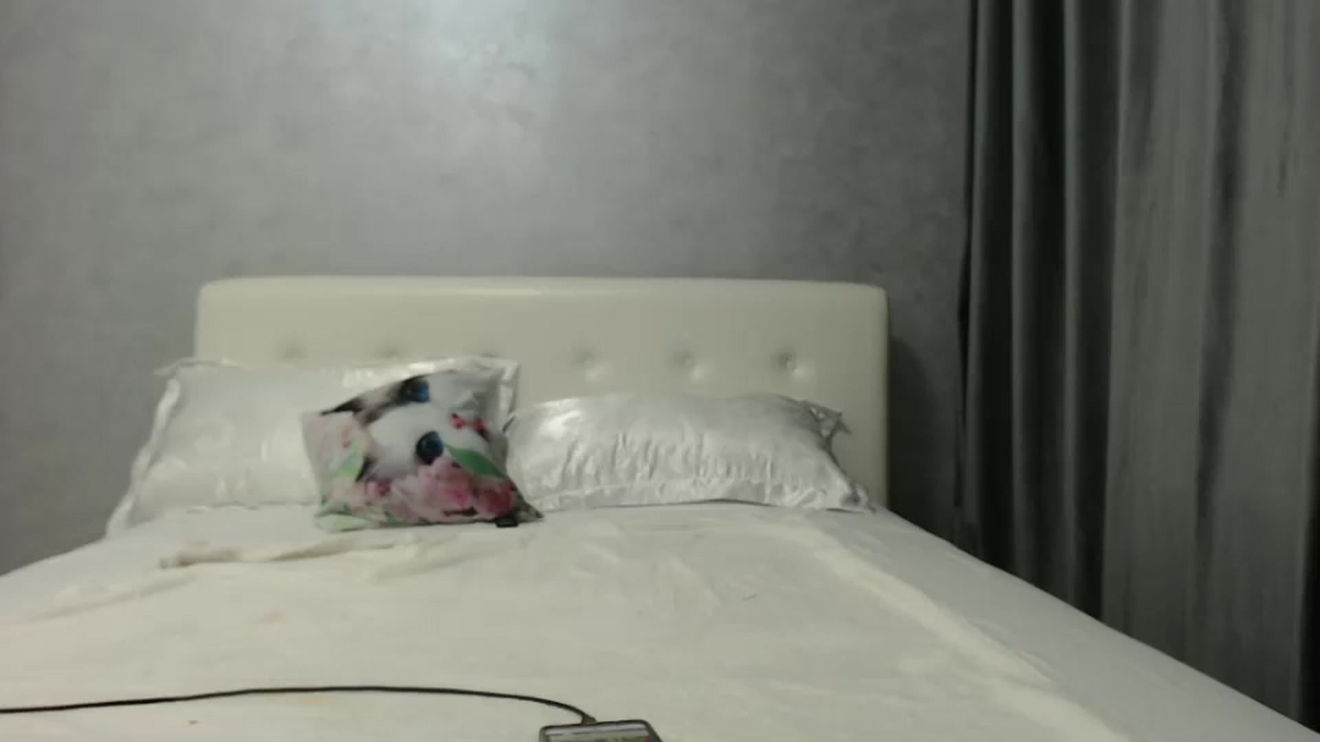 Gallery image thumbnail from Aahh_Emilia's myfreecams stream on, 09/25/2024, 16:18 image 13 of 20