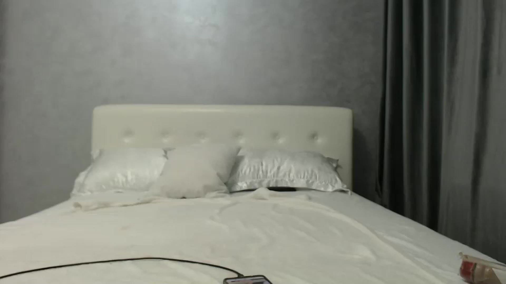 Gallery image thumbnail from Aahh_Emilia's myfreecams stream on, 09/26/2024, 16:42 image 18 of 20