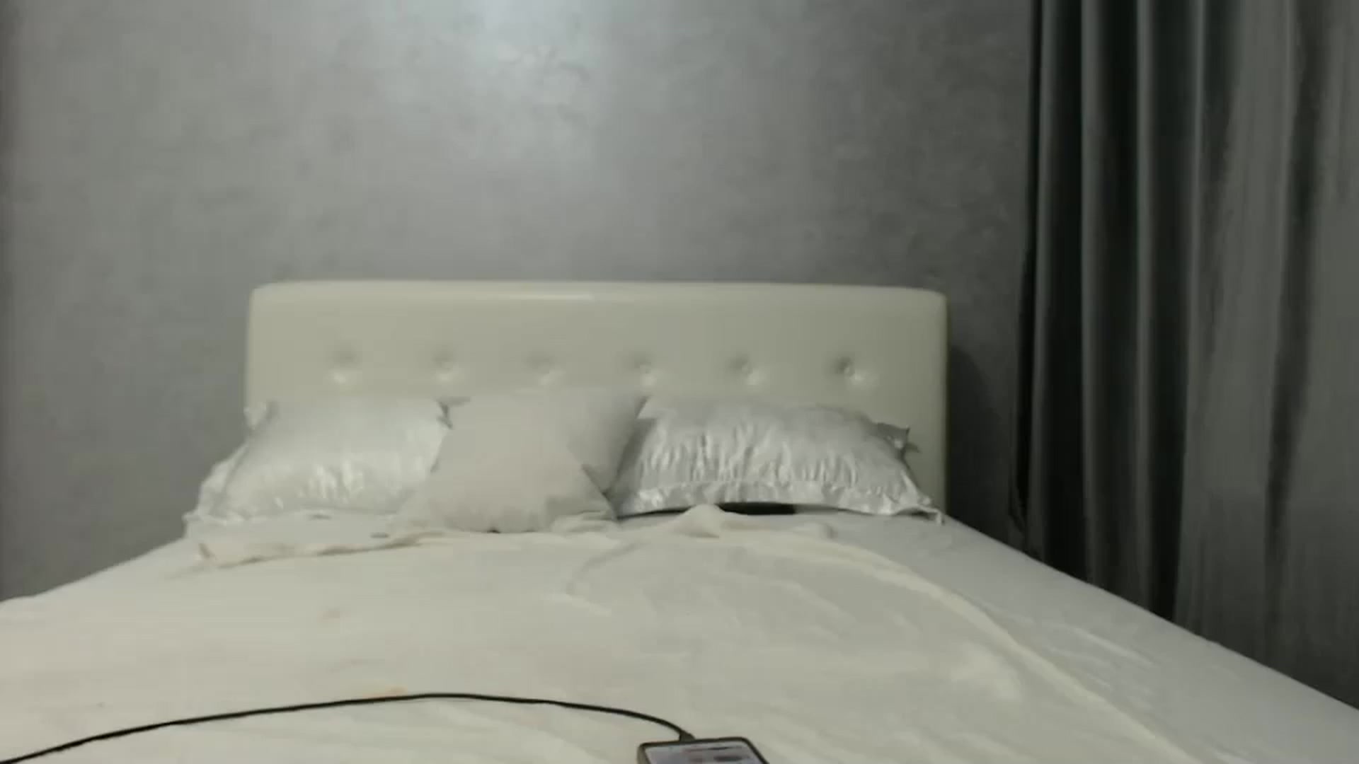 Gallery image thumbnail from Aahh_Emilia's myfreecams stream on, 09/26/2024, 16:42 image 9 of 20