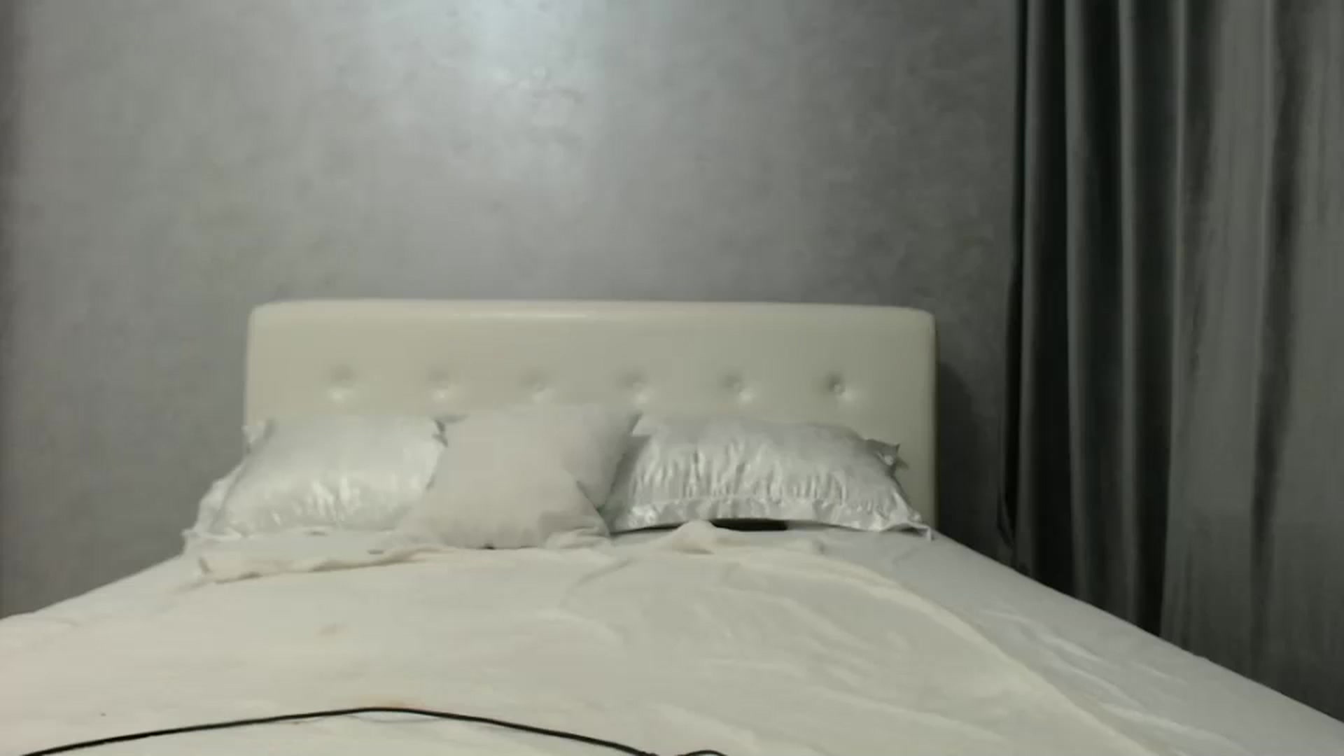 Gallery image thumbnail from Aahh_Emilia's myfreecams stream on, 09/26/2024, 16:42 image 1 of 20