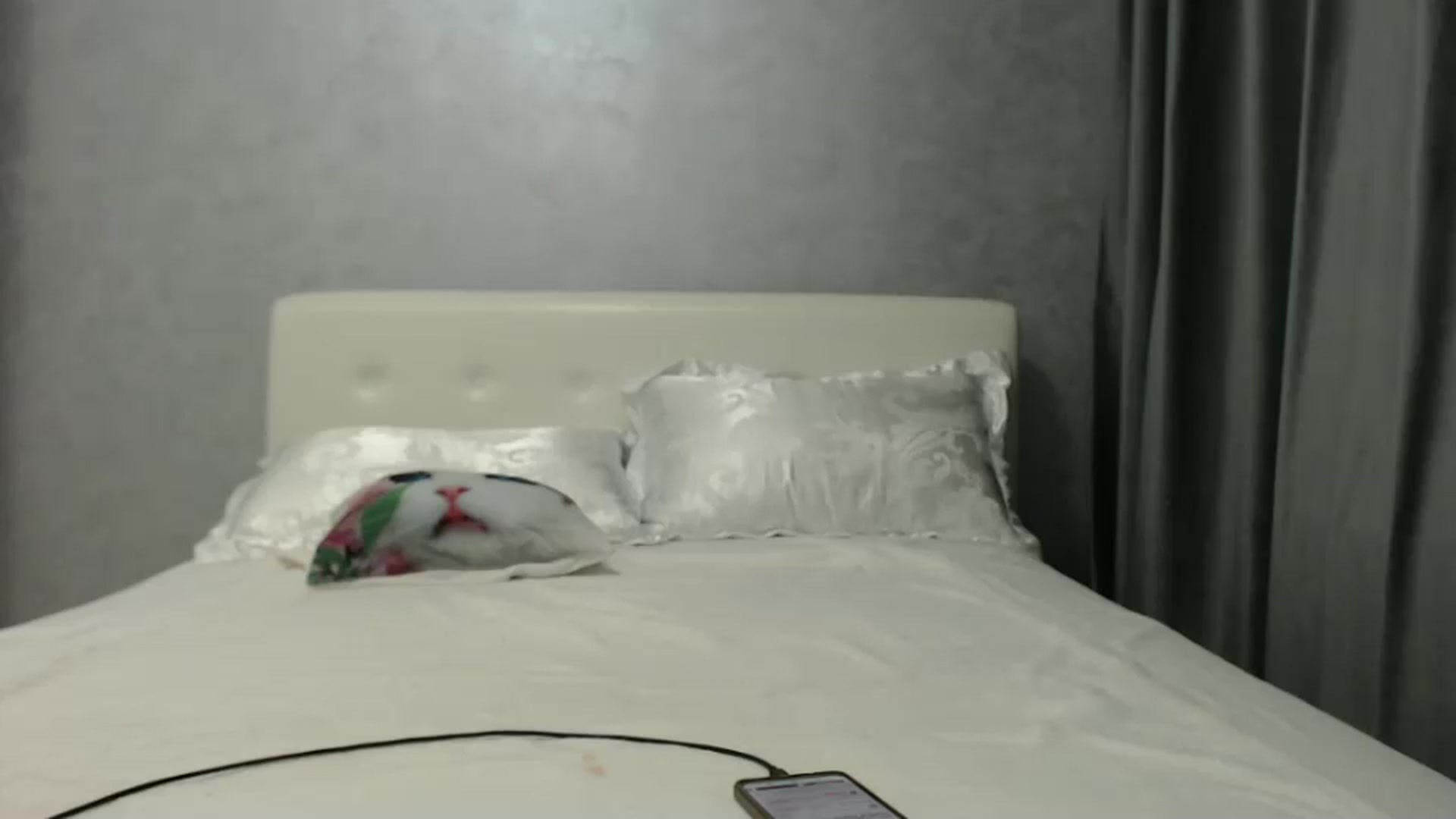 Gallery image thumbnail from Aahh_Emilia's myfreecams stream on, 09/27/2024, 16:16 image 13 of 20