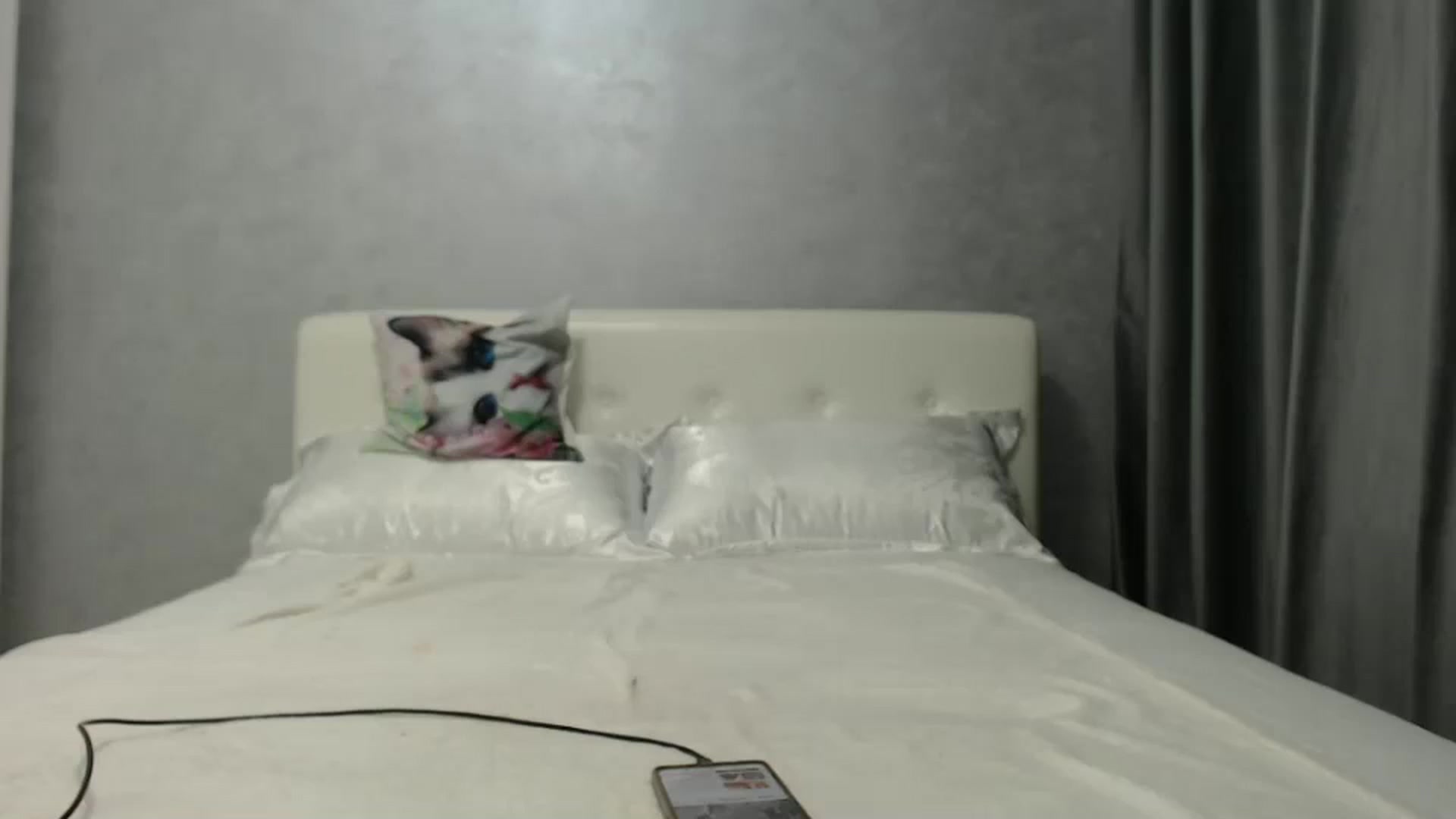 Gallery image thumbnail from Aahh_Emilia's myfreecams stream on, 09/28/2024, 16:37 image 12 of 20