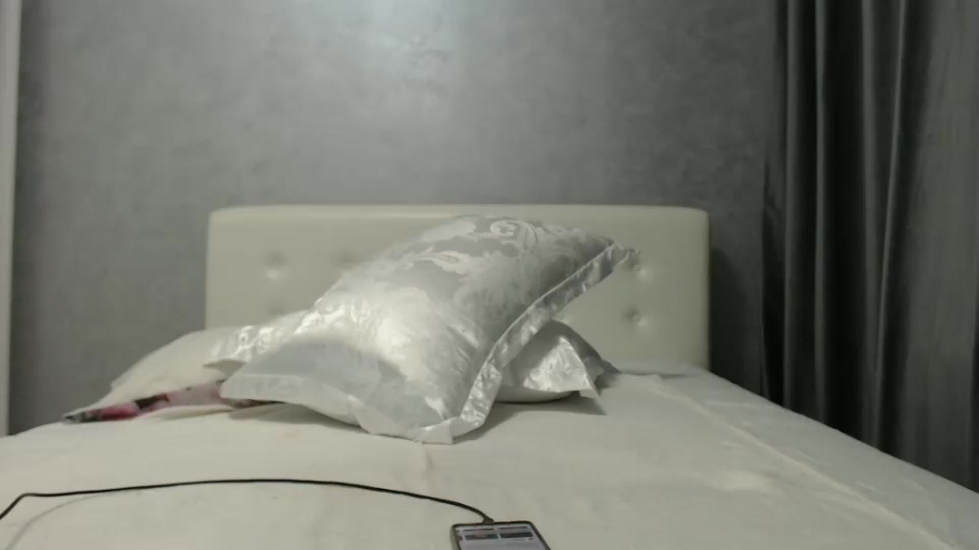 Gallery image thumbnail from Aahh_Emilia's myfreecams stream on, 09/28/2024, 18:21 image 9 of 20