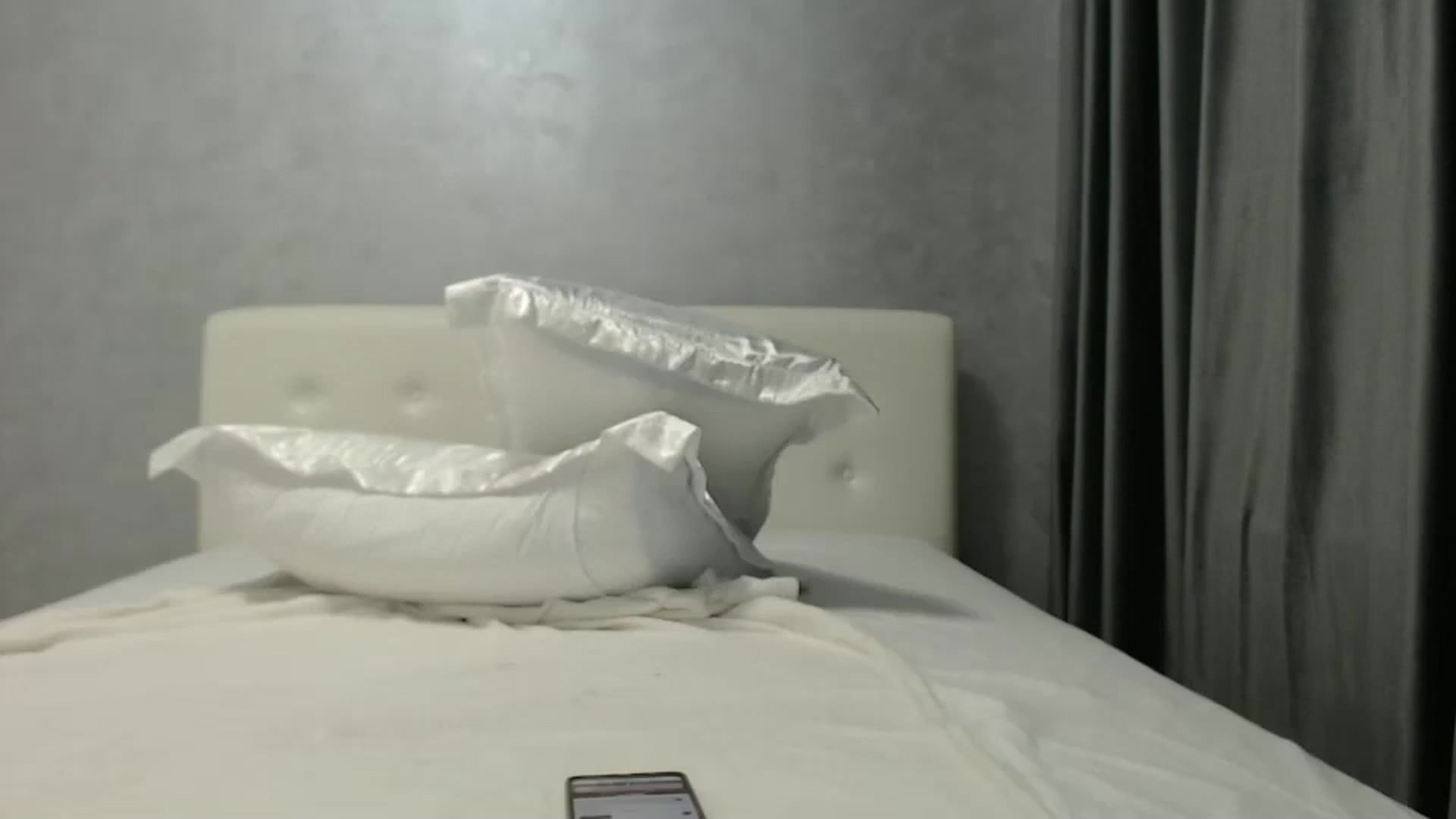 Gallery image thumbnail from Aahh_Emilia's myfreecams stream on, 10/28/2024, 18:49 image 15 of 20