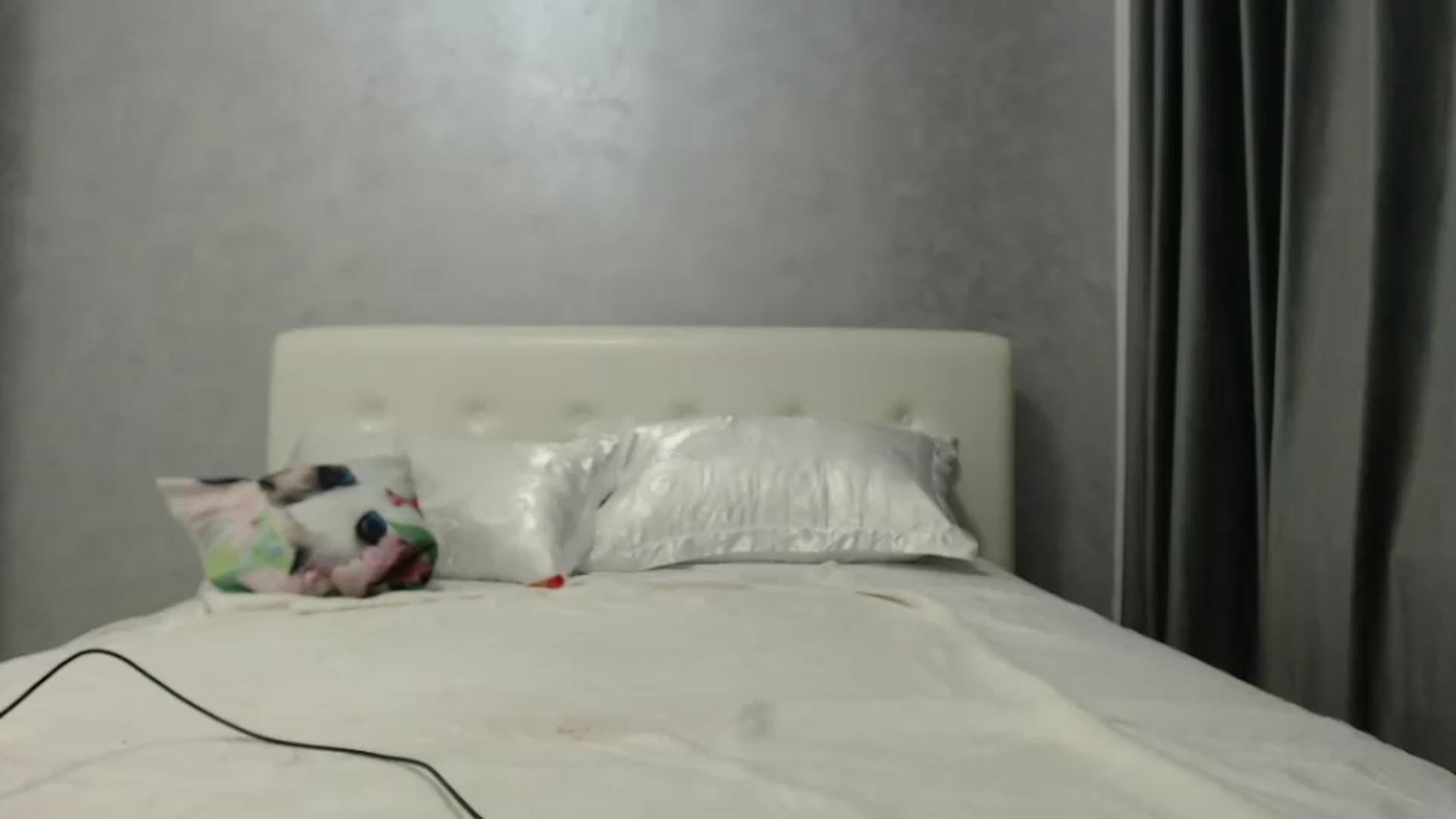Gallery image thumbnail from Aahh_Emilia's myfreecams stream on, 10/29/2024, 17:02 image 14 of 20
