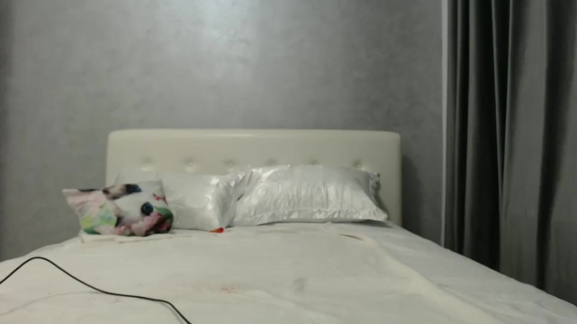 Gallery image thumbnail from Aahh_Emilia's myfreecams stream on, 10/29/2024, 17:02 image 15 of 20