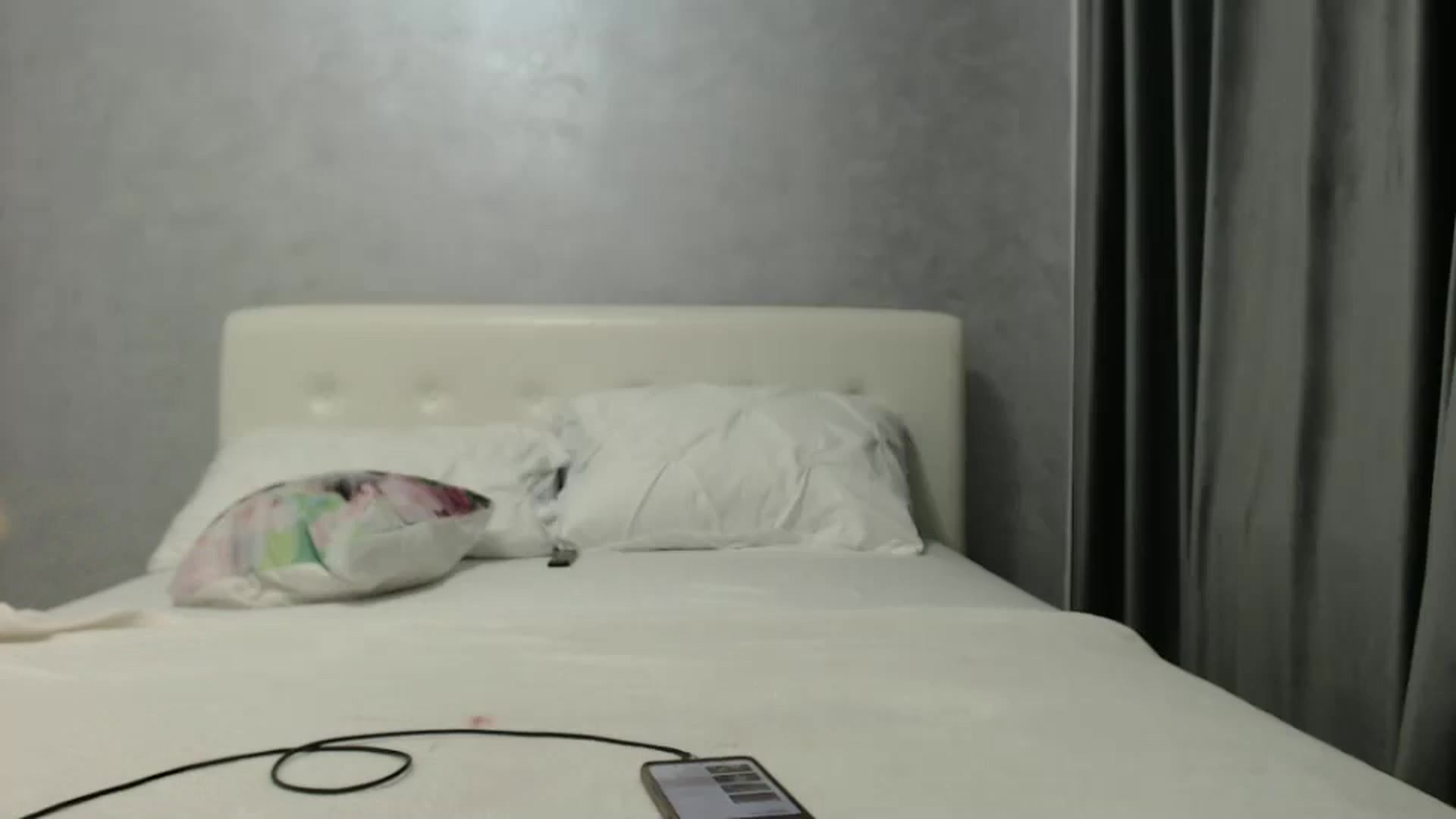 Gallery image thumbnail from Aahh_Emilia's myfreecams stream on, 11/09/2024, 17:25 image 14 of 20
