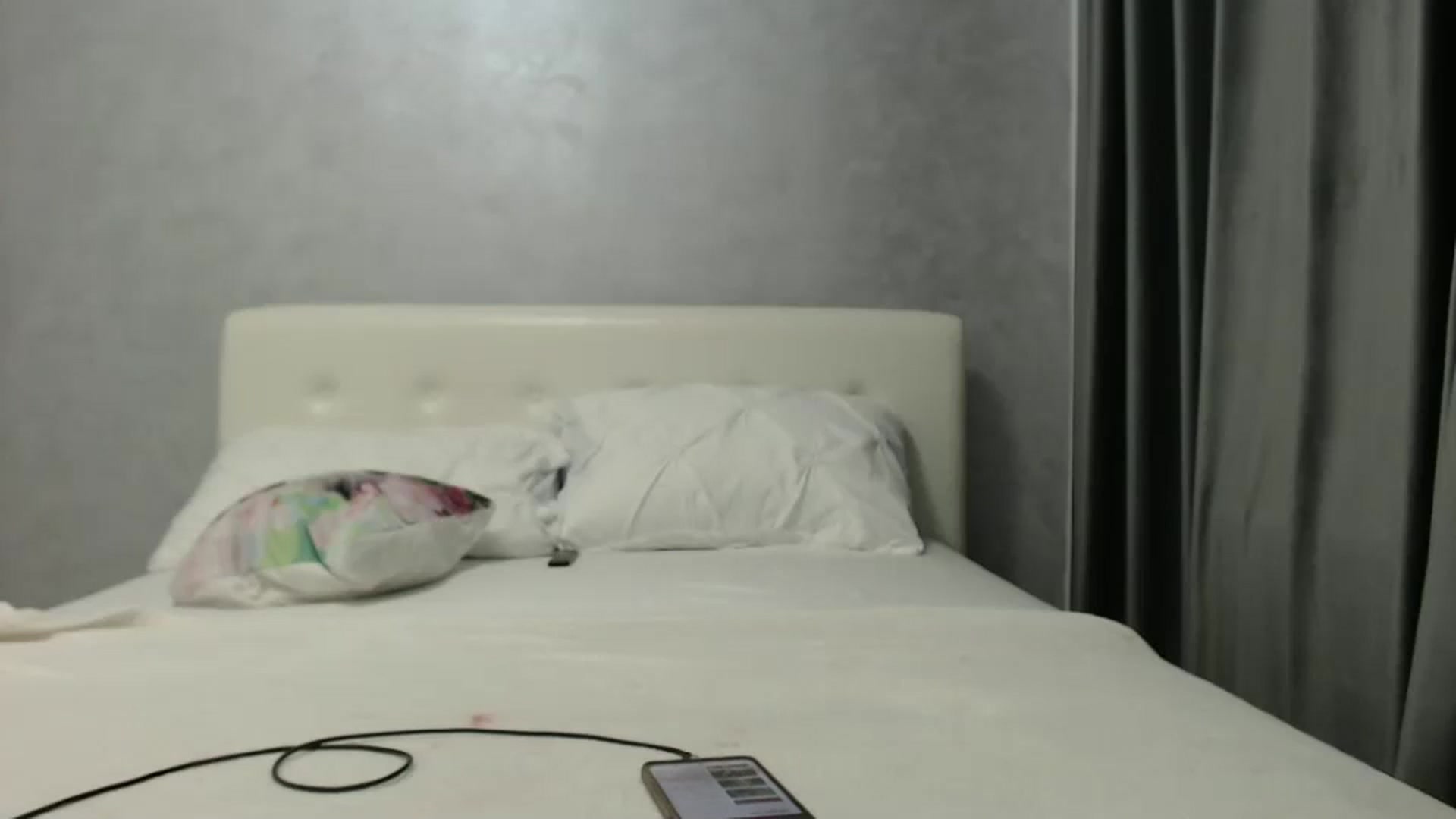 Gallery image thumbnail from Aahh_Emilia's myfreecams stream on, 11/09/2024, 17:25 image 15 of 20