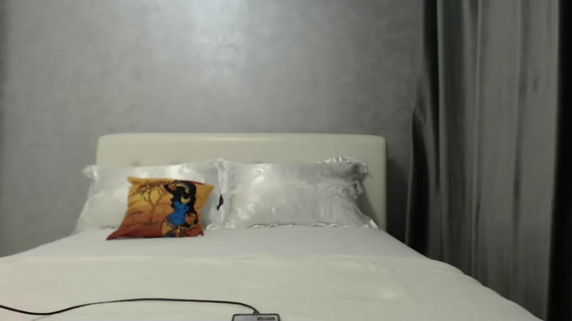 Gallery image thumbnail from Aahh_Emilia's myfreecams stream on, 11/14/2024, 17:28 image 15 of 20