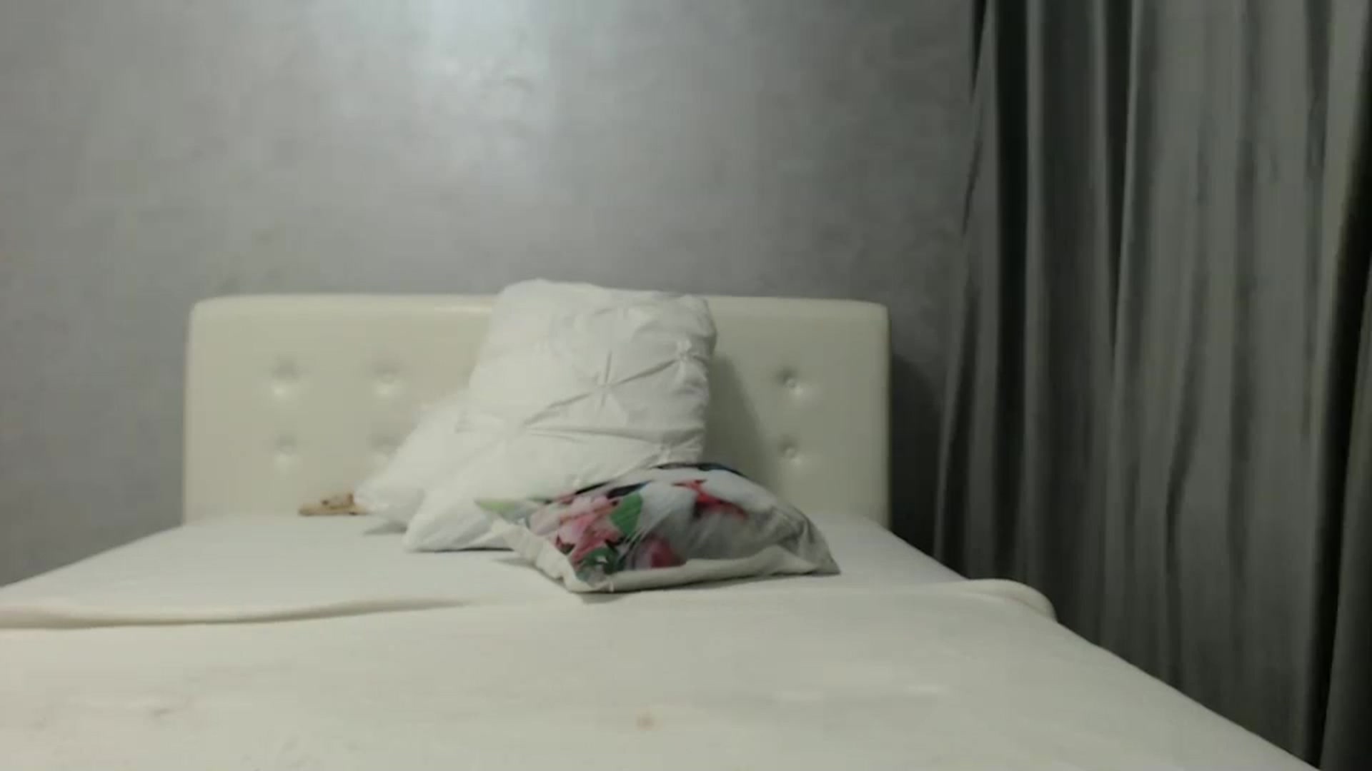 Gallery image thumbnail from Aahh_Emilia's myfreecams stream on, 11/21/2024, 19:08 image 12 of 20