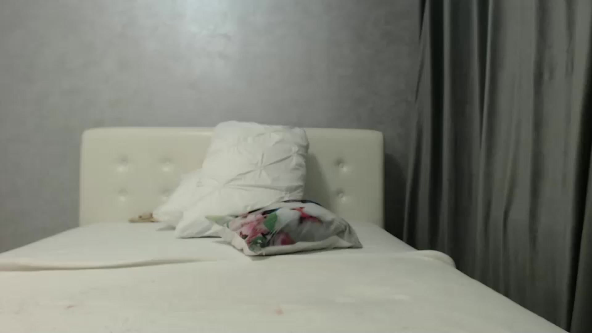 Gallery image thumbnail from Aahh_Emilia's myfreecams stream on, 11/21/2024, 19:08 image 17 of 20