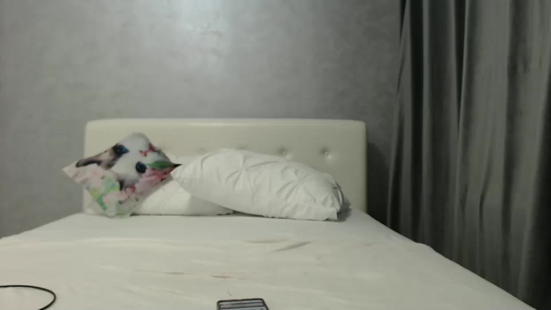 Gallery image thumbnail from Aahh_Emilia's myfreecams stream on, 11/22/2024, 19:34 image 12 of 20