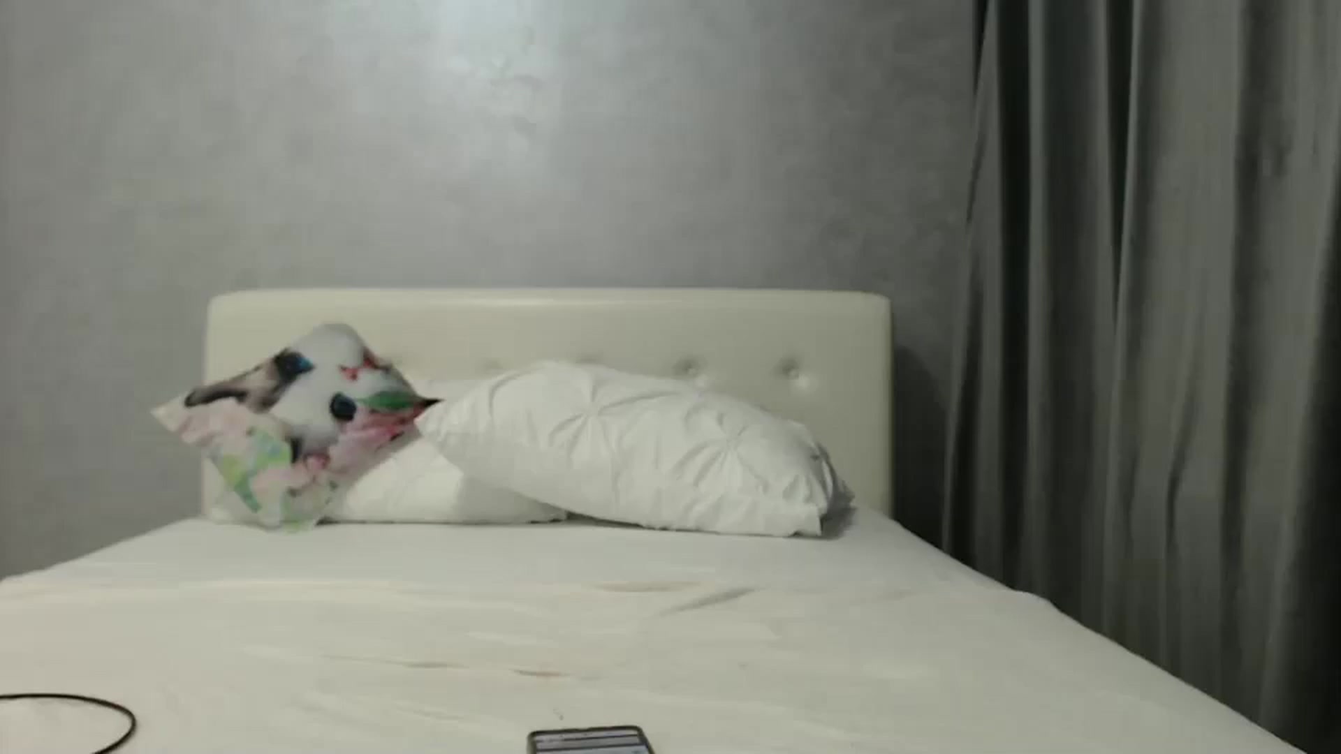 Gallery image thumbnail from Aahh_Emilia's myfreecams stream on, 11/22/2024, 19:34 image 10 of 20
