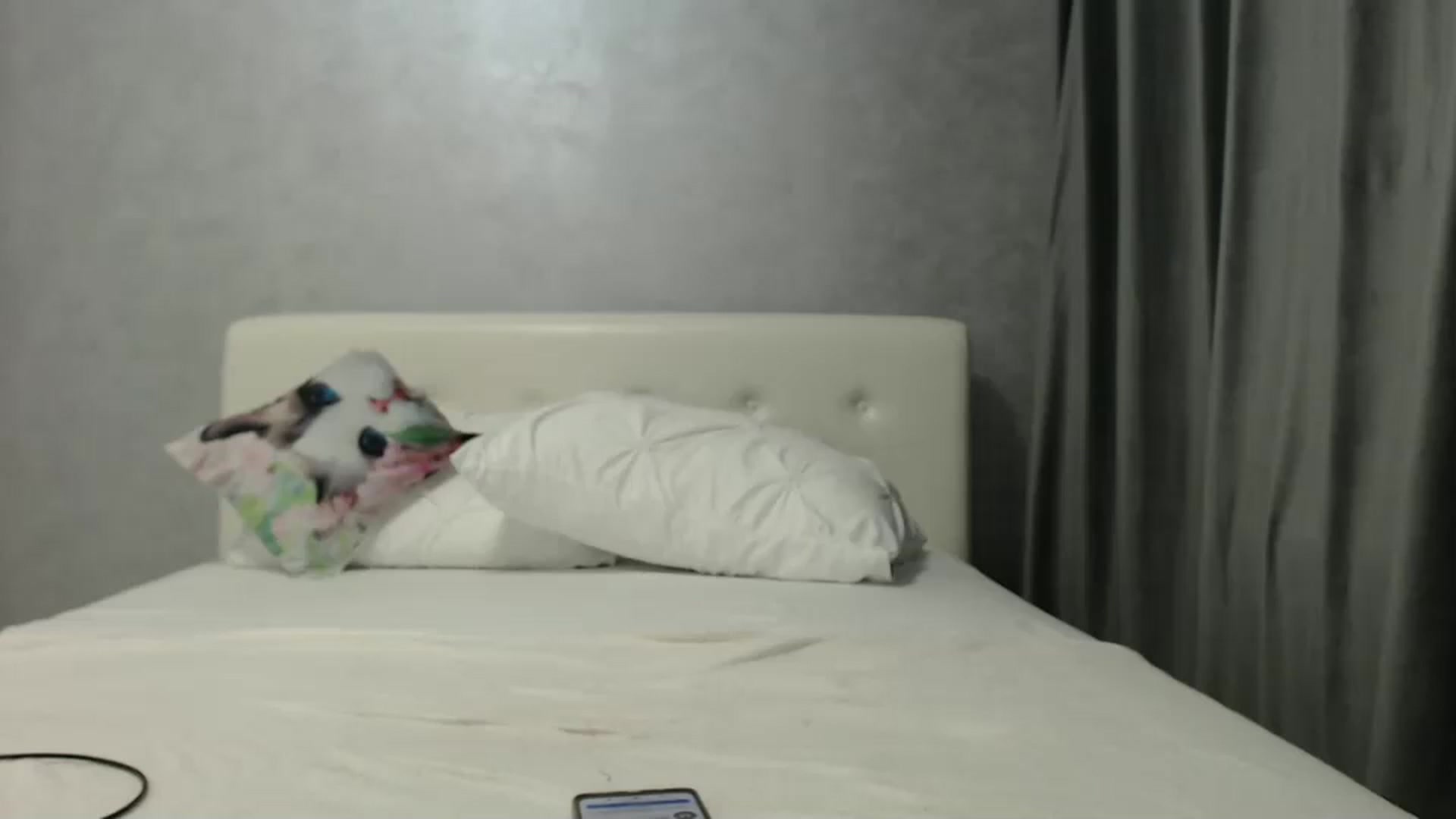 Gallery image thumbnail from Aahh_Emilia's myfreecams stream on, 11/22/2024, 19:34 image 9 of 20