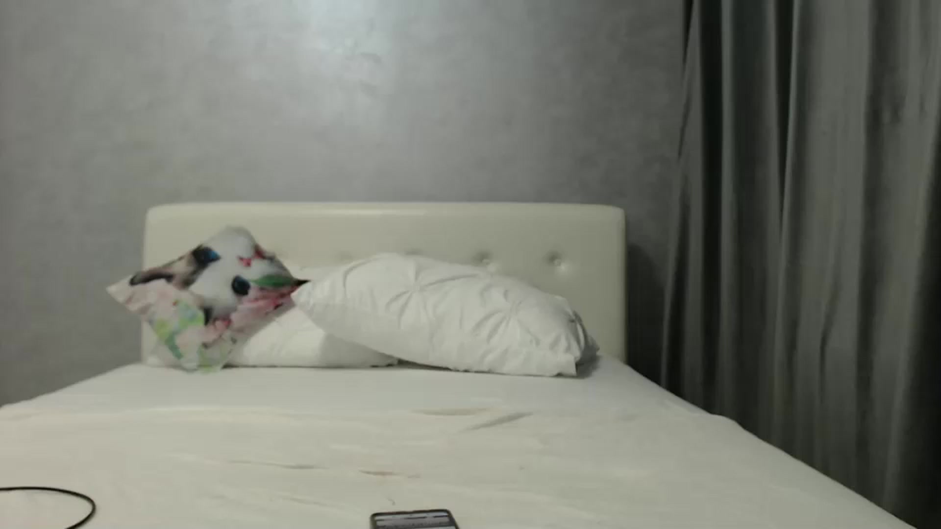 Gallery image thumbnail from Aahh_Emilia's myfreecams stream on, 11/22/2024, 19:34 image 3 of 20