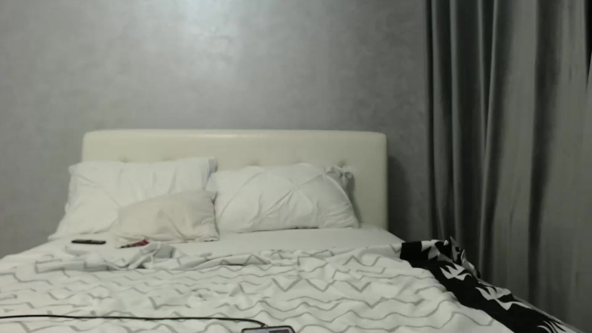 Gallery image thumbnail from Aahh_Emilia's myfreecams stream on, 11/25/2024, 17:28 image 13 of 20