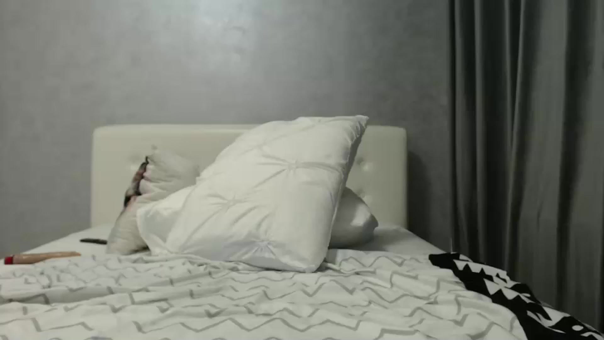 Gallery image thumbnail from Aahh_Emilia's myfreecams stream on, 11/25/2024, 19:24 image 16 of 20