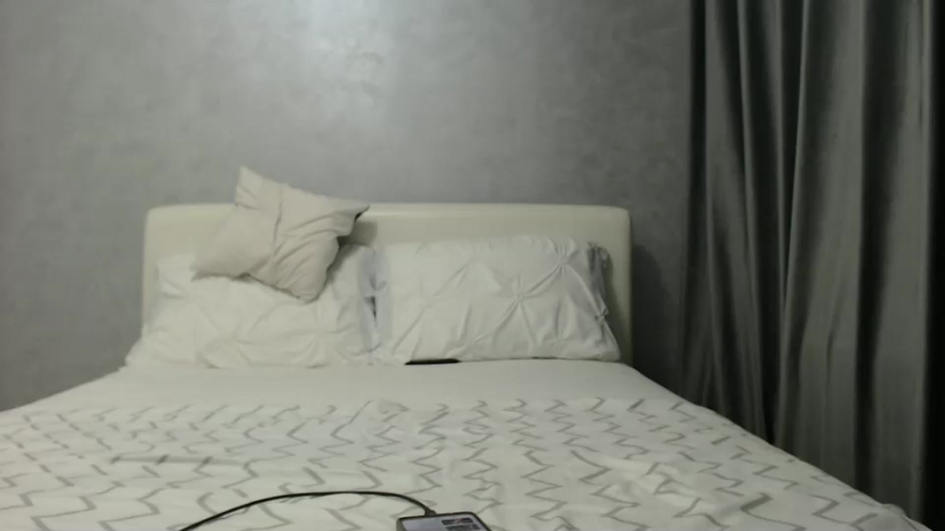 Gallery image thumbnail from Aahh_Emilia's myfreecams stream on, 11/27/2024, 18:01 image 14 of 20