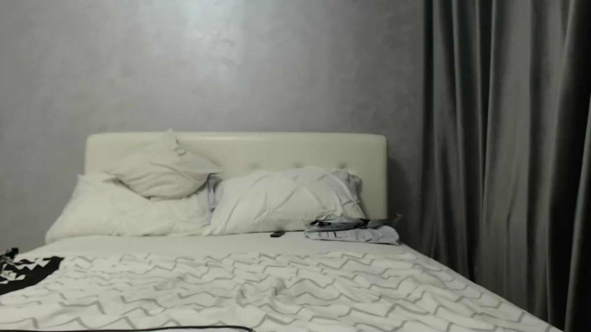 Gallery image thumbnail from Aahh_Emilia's myfreecams stream on, 11/29/2024, 17:43 image 17 of 20
