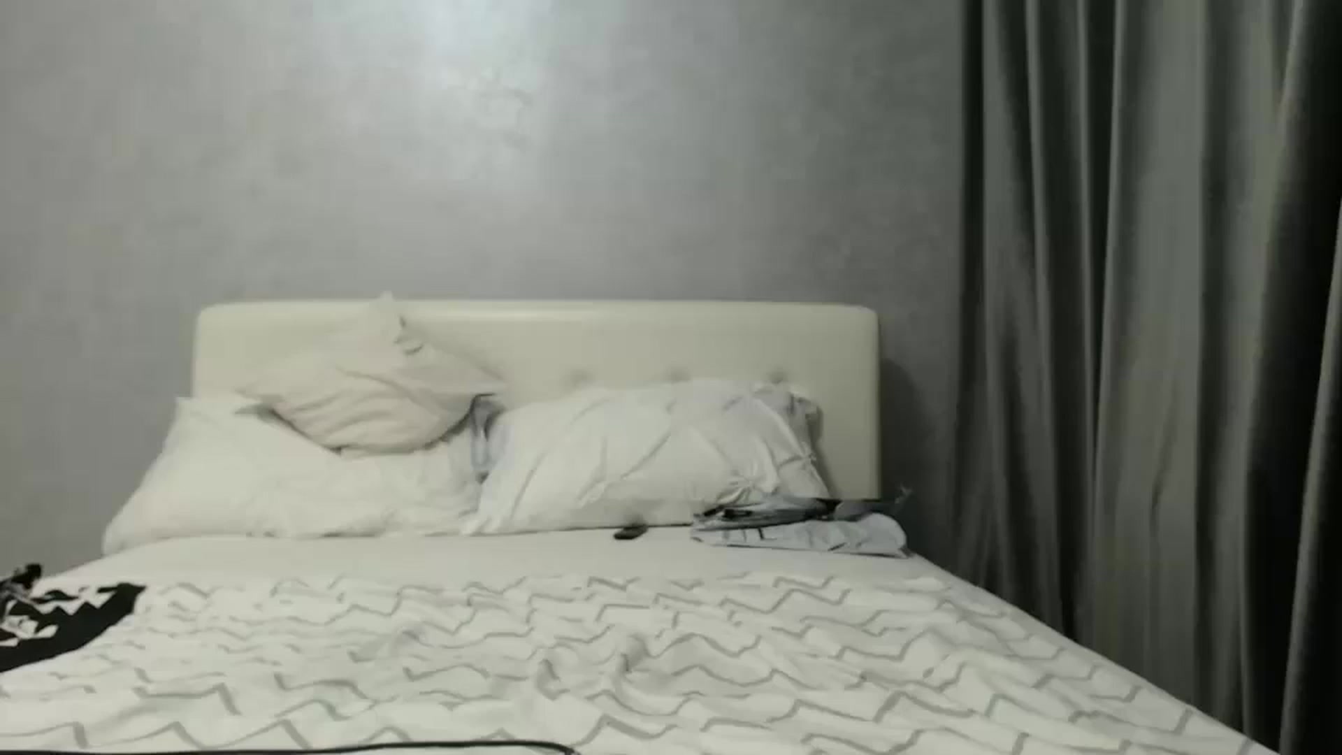 Gallery image thumbnail from Aahh_Emilia's myfreecams stream on, 11/29/2024, 17:43 image 14 of 20