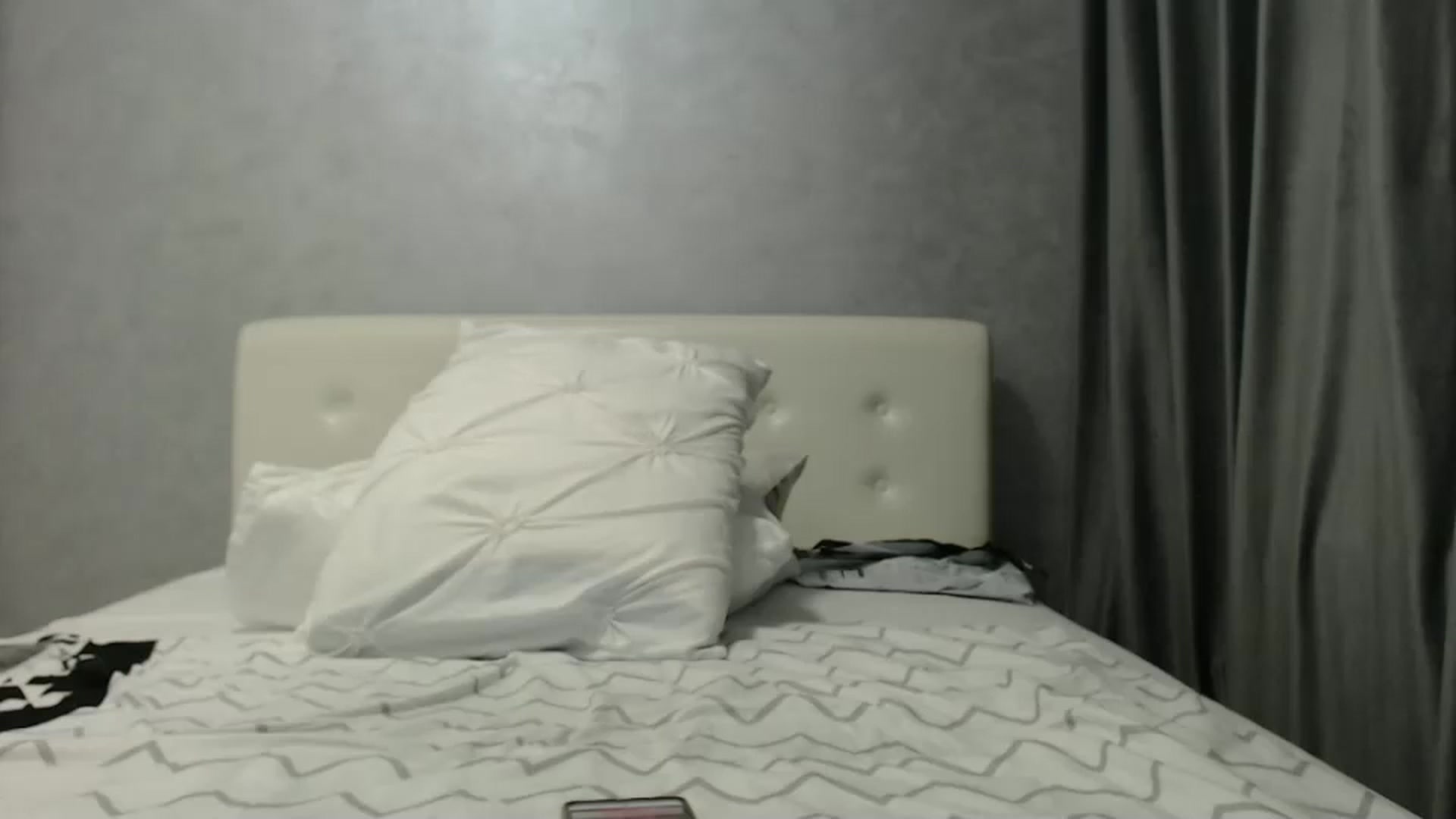 Gallery image thumbnail from Aahh_Emilia's myfreecams stream on, 11/29/2024, 19:45 image 15 of 20