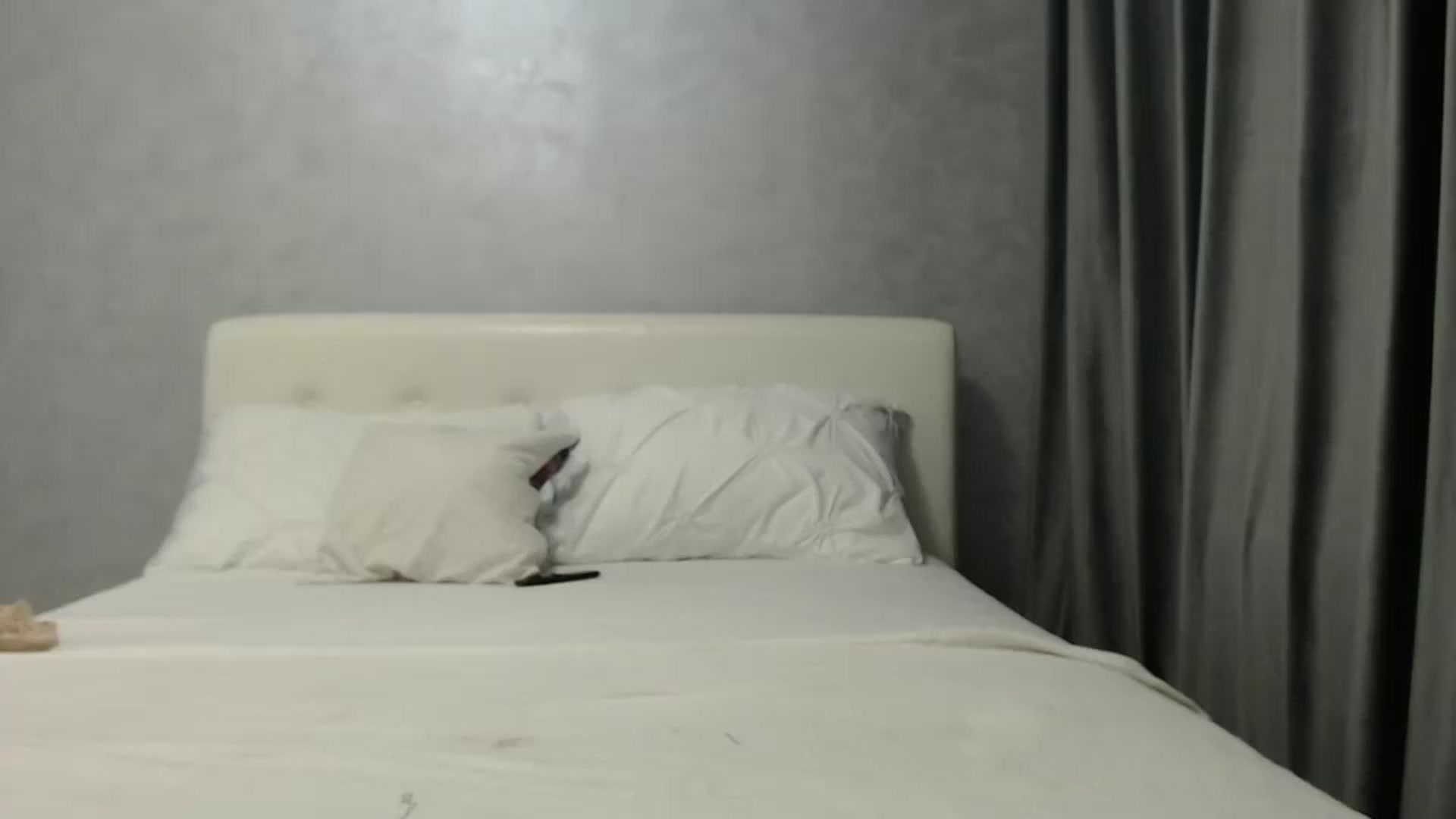Gallery image thumbnail from Aahh_Emilia's myfreecams stream on, 12/02/2024, 17:52 image 15 of 20