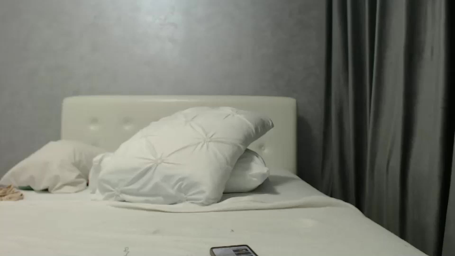 Gallery image thumbnail from Aahh_Emilia's myfreecams stream on, 12/02/2024, 19:35 image 13 of 20