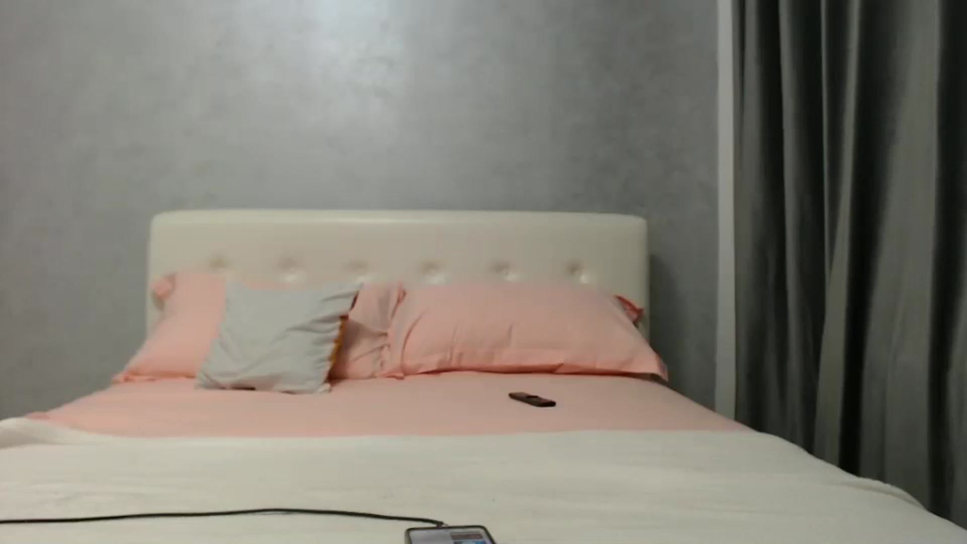 Gallery image thumbnail from Aahh_Emilia's myfreecams stream on, 12/08/2024, 17:57 image 18 of 20