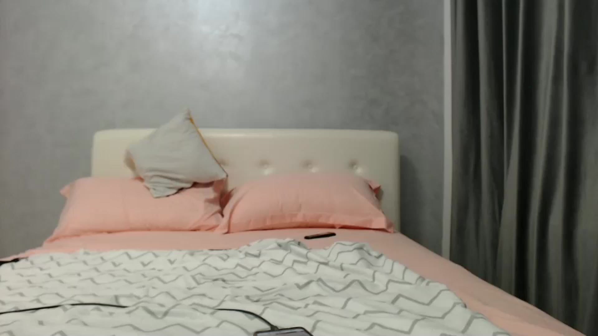 Gallery image thumbnail from Aahh_Emilia's myfreecams stream on, 12/11/2024, 17:22 image 13 of 20