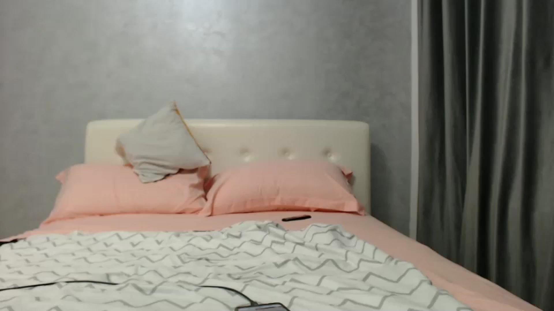 Gallery image thumbnail from Aahh_Emilia's myfreecams stream on, 12/11/2024, 17:22 image 12 of 20