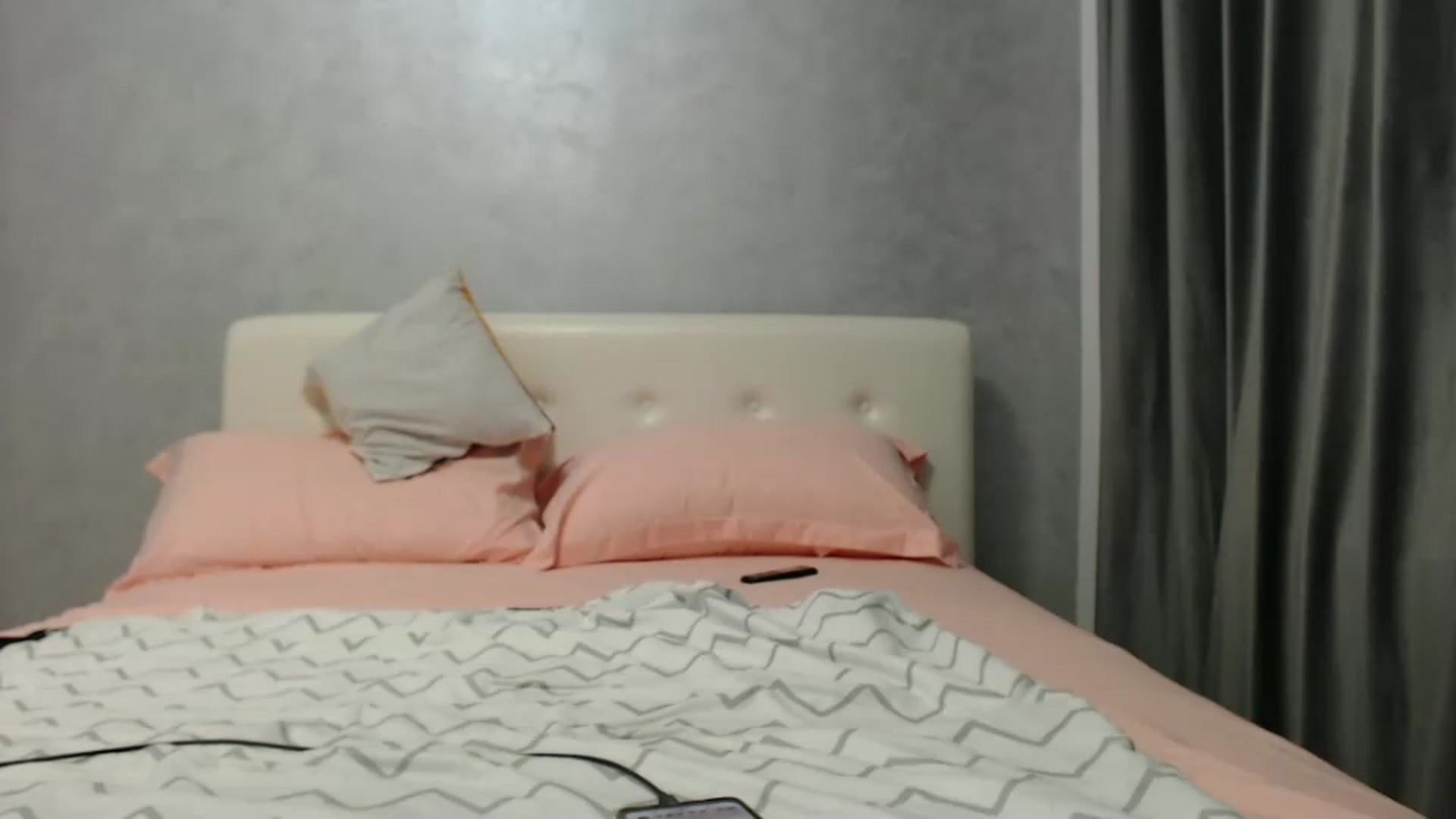 Gallery image thumbnail from Aahh_Emilia's myfreecams stream on, 12/11/2024, 17:22 image 10 of 20