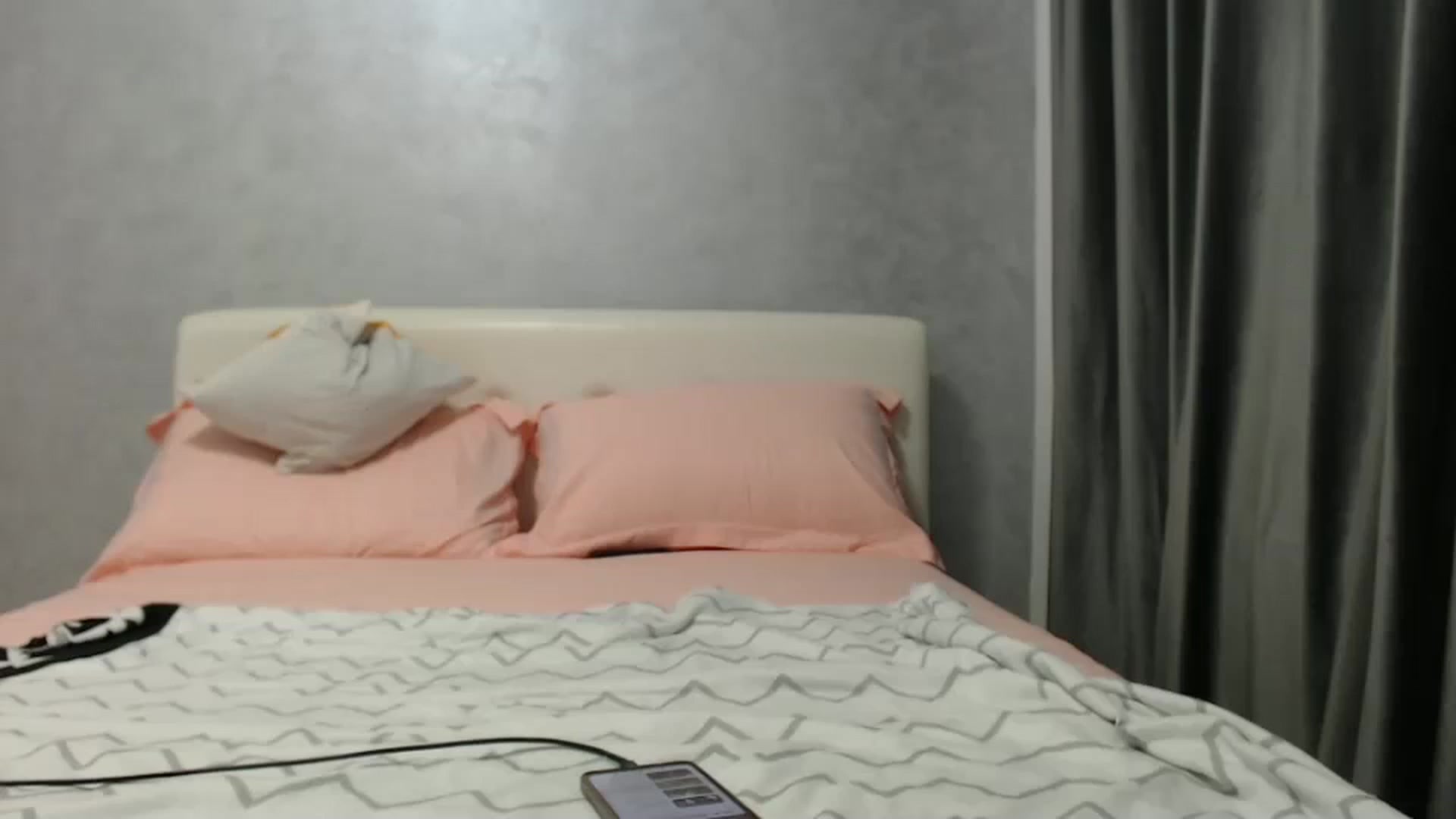 Gallery image thumbnail from Aahh_Emilia's myfreecams stream on, 12/12/2024, 17:53 image 15 of 20