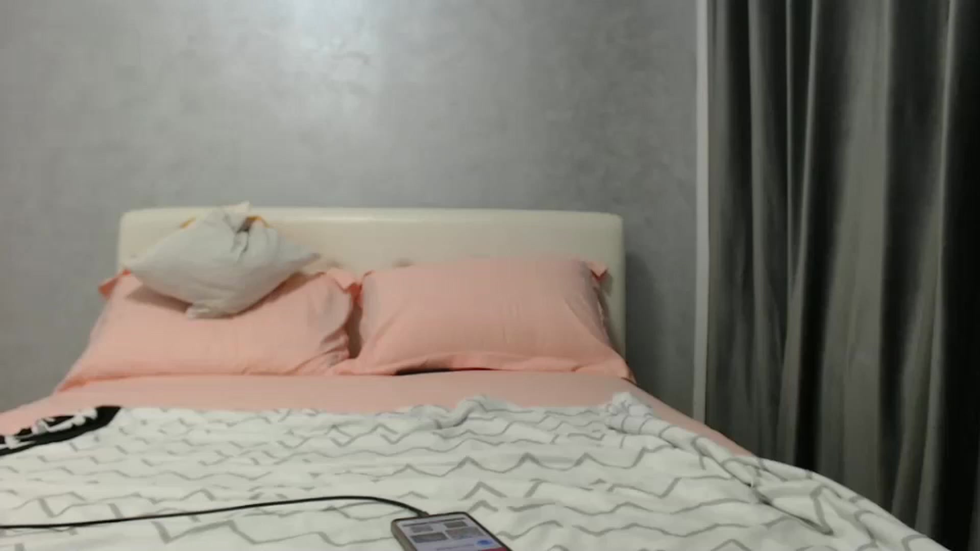 Gallery image thumbnail from Aahh_Emilia's myfreecams stream on, 12/12/2024, 17:53 image 17 of 20