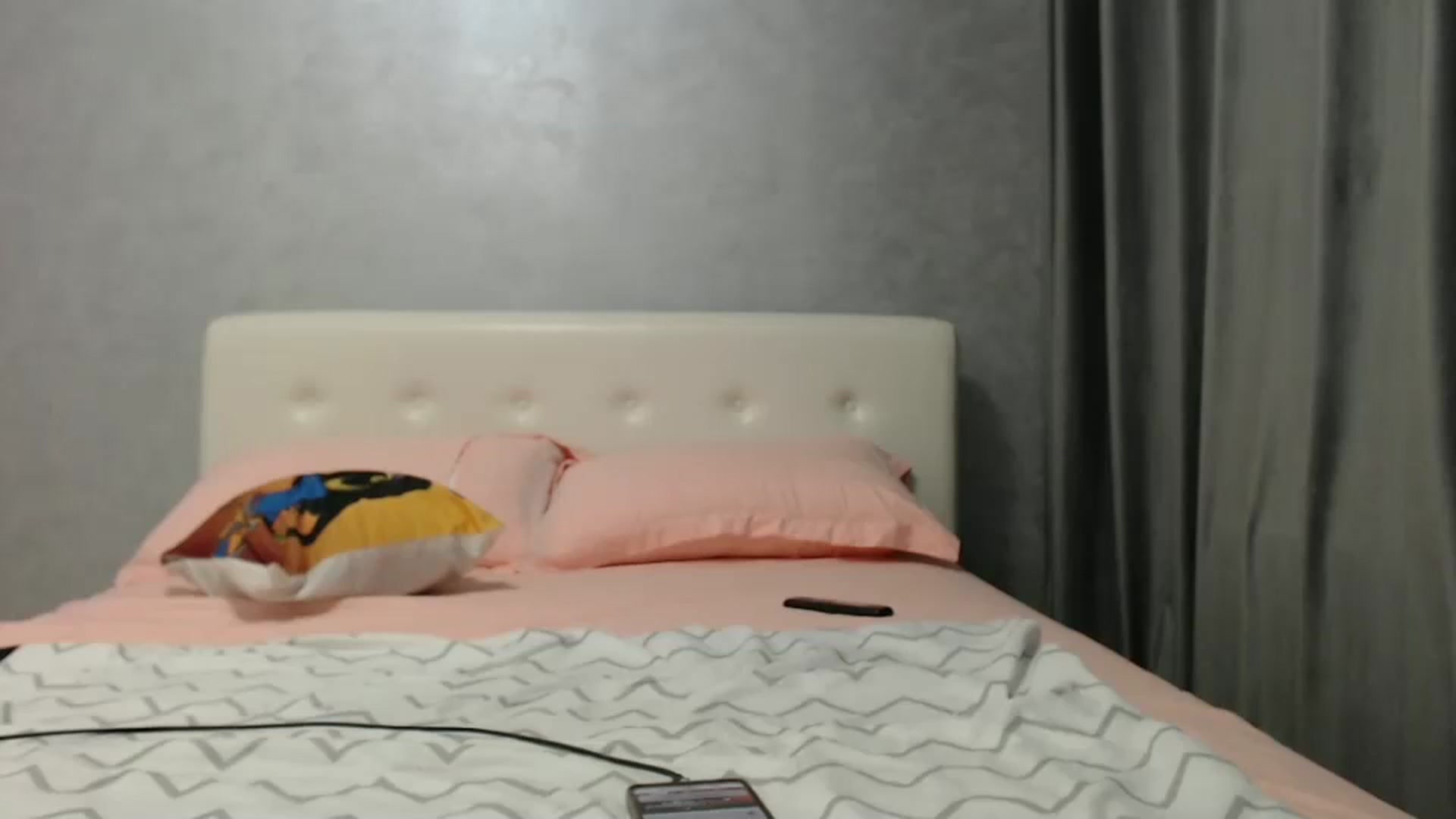 Gallery image thumbnail from Aahh_Emilia's myfreecams stream on, 12/15/2024, 18:02 image 14 of 20