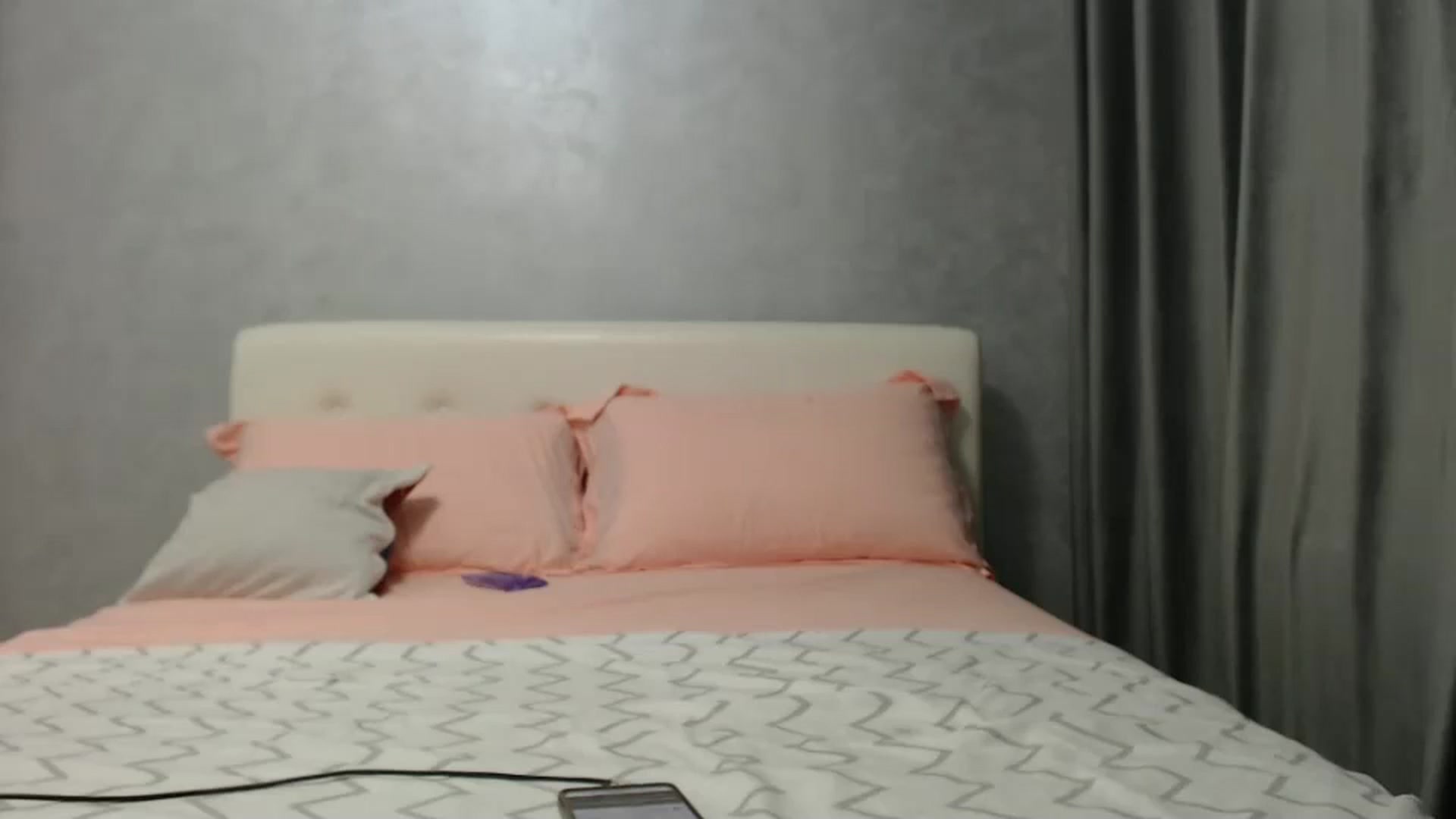 Gallery image thumbnail from Aahh_Emilia's myfreecams stream on, 12/17/2024, 18:08 image 8 of 20