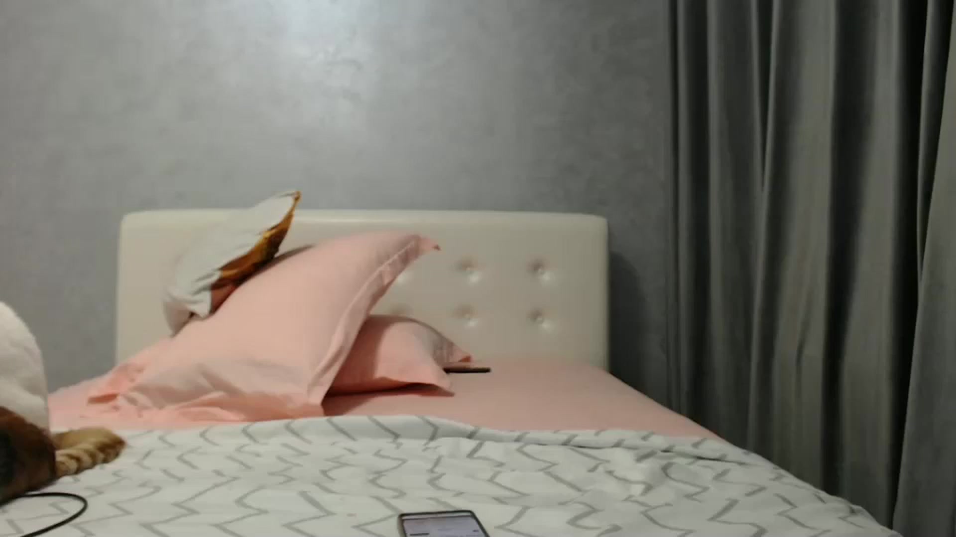 Gallery image thumbnail from Aahh_Emilia's myfreecams stream on, 12/19/2024, 19:48 image 18 of 20