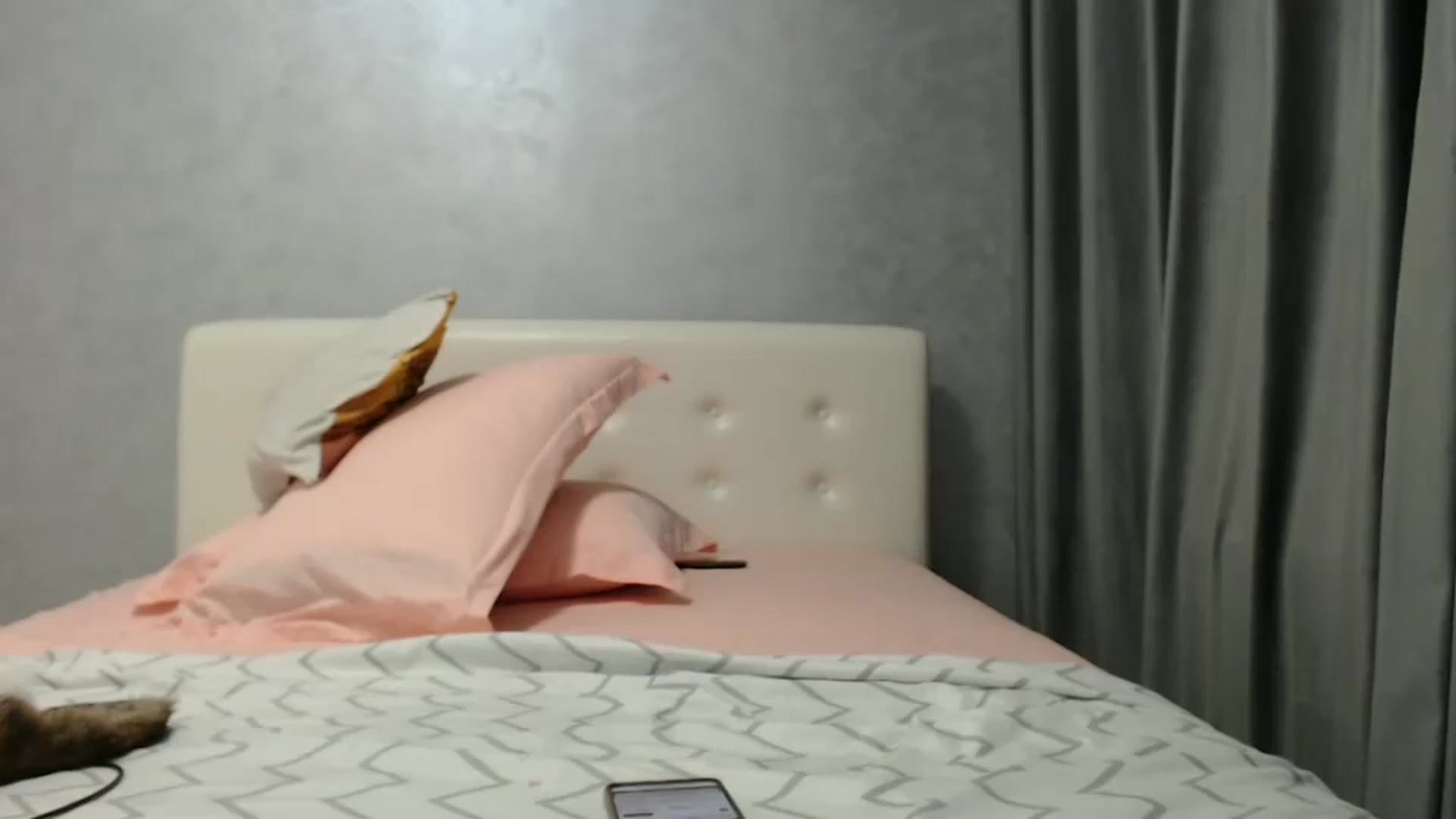 Gallery image thumbnail from Aahh_Emilia's myfreecams stream on, 12/19/2024, 19:48 image 13 of 20