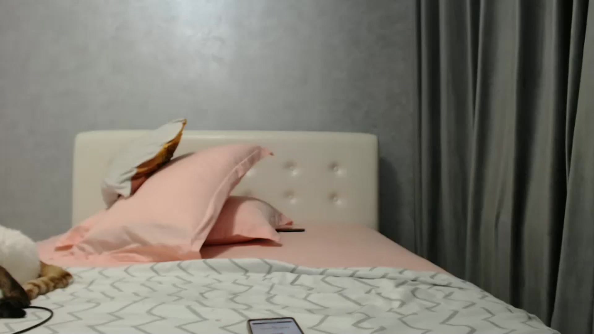 Gallery image thumbnail from Aahh_Emilia's myfreecams stream on, 12/19/2024, 19:48 image 16 of 20