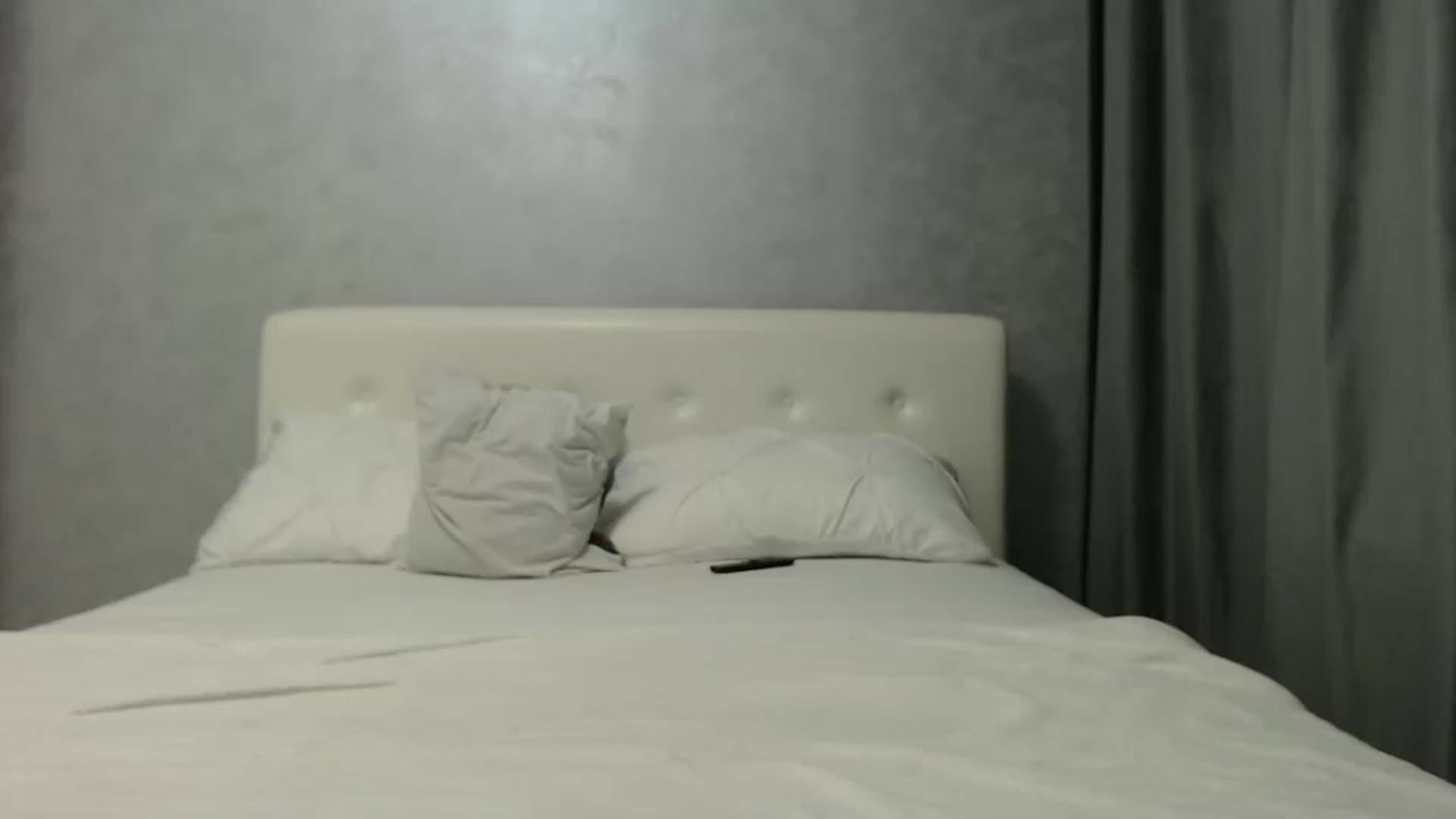Gallery image thumbnail from Aahh_Emilia's myfreecams stream on, 12/27/2024, 18:11 image 10 of 20