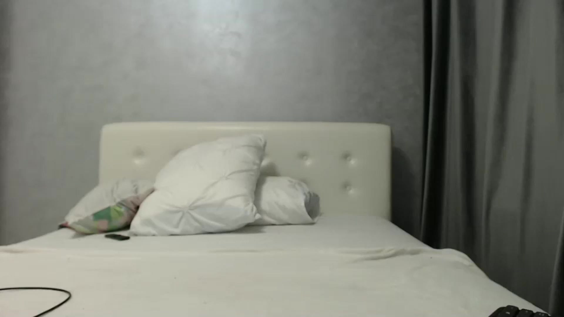 Gallery image thumbnail from Aahh_Emilia's myfreecams stream on, 12/30/2024, 19:31 image 19 of 20