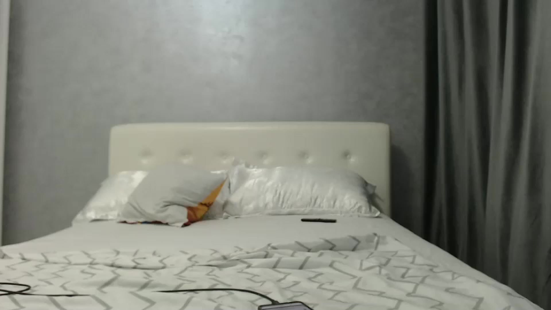 Gallery image thumbnail from Aahh_Emilia's myfreecams stream on, 01/03/2025, 18:19 image 16 of 20