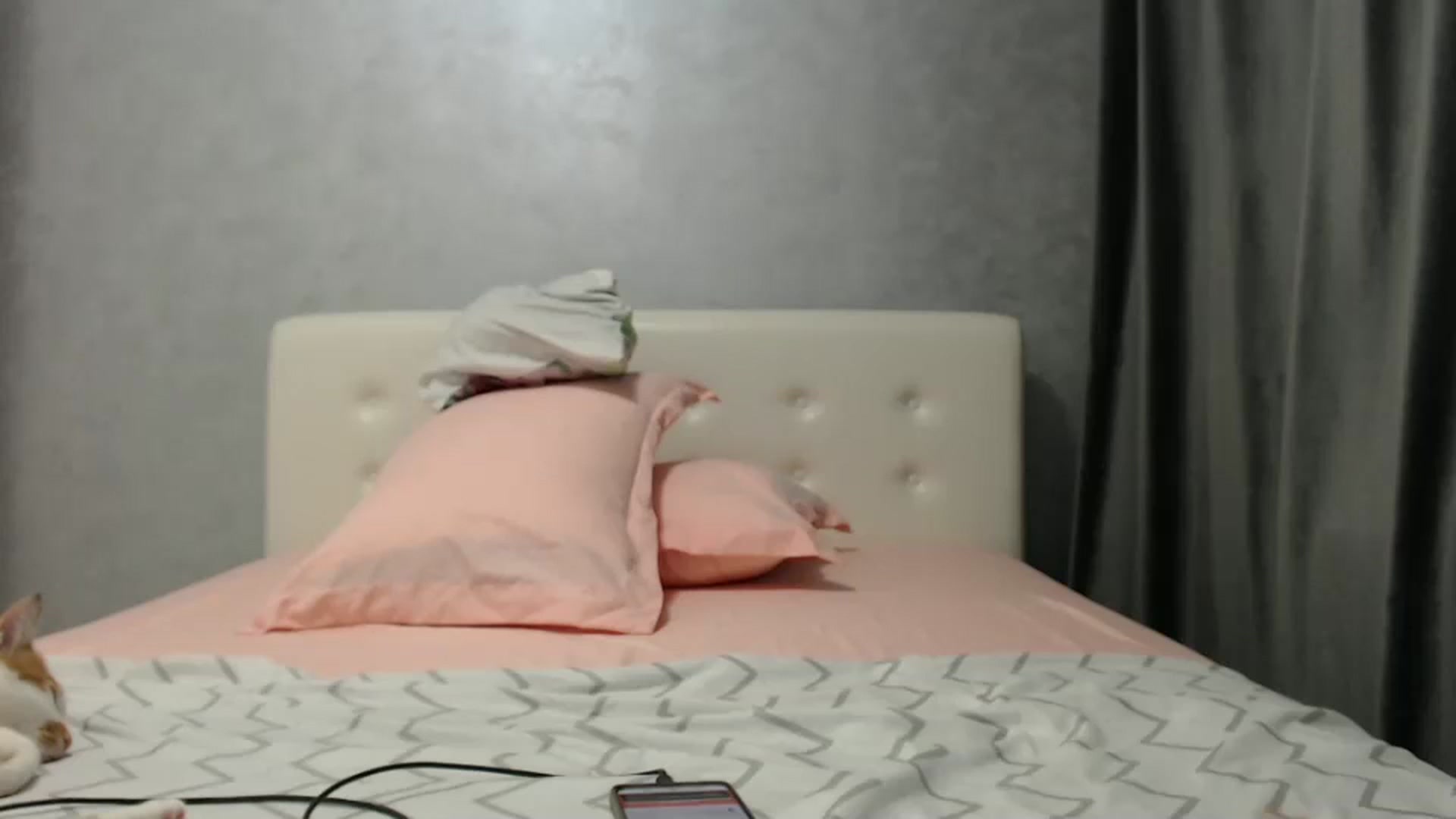Gallery image thumbnail from Aahh_Emilia's myfreecams stream on, 01/08/2025, 19:33 image 17 of 20
