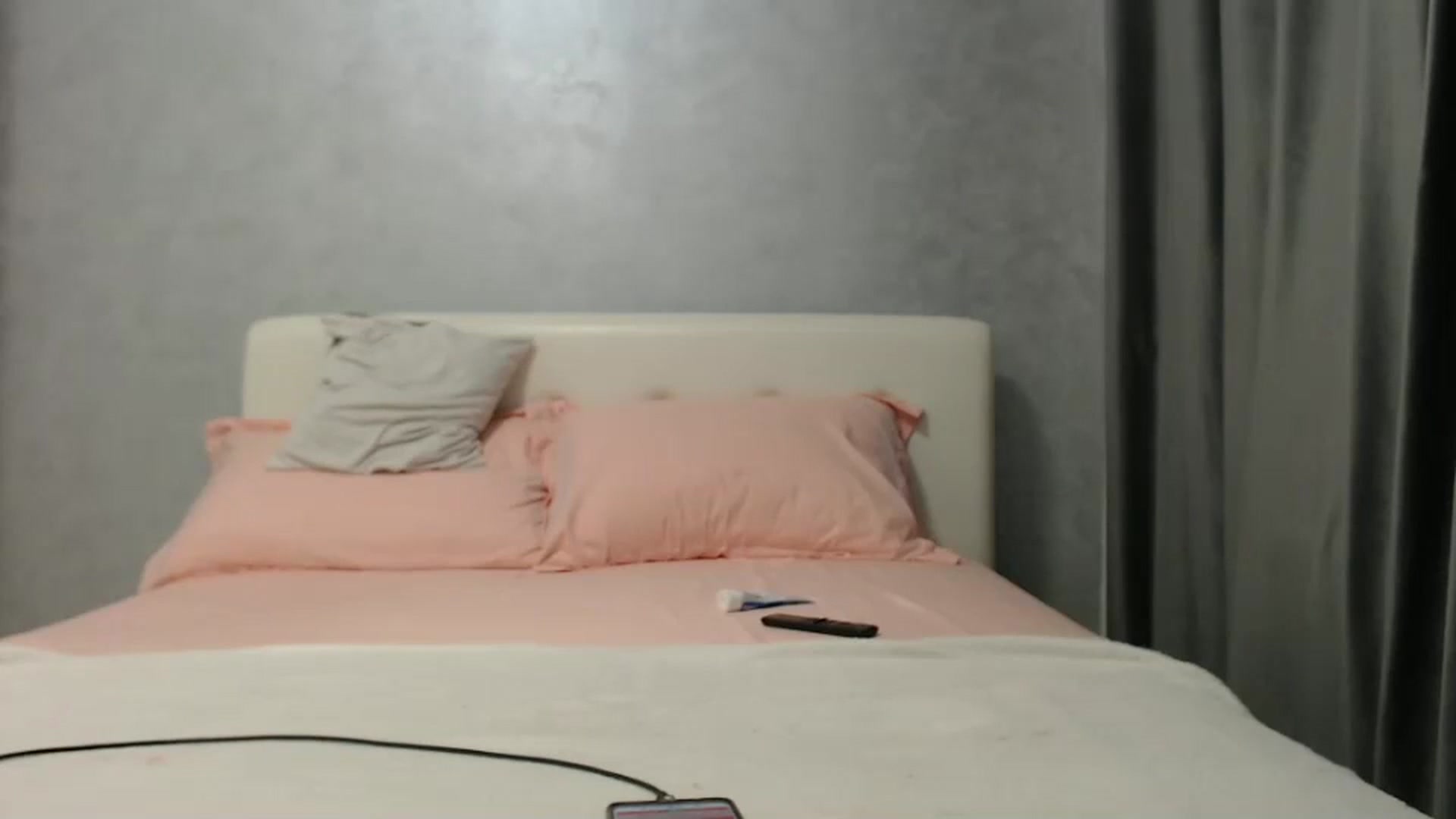 Gallery image thumbnail from Aahh_Emilia's myfreecams stream on, 01/19/2025, 18:21 image 12 of 20