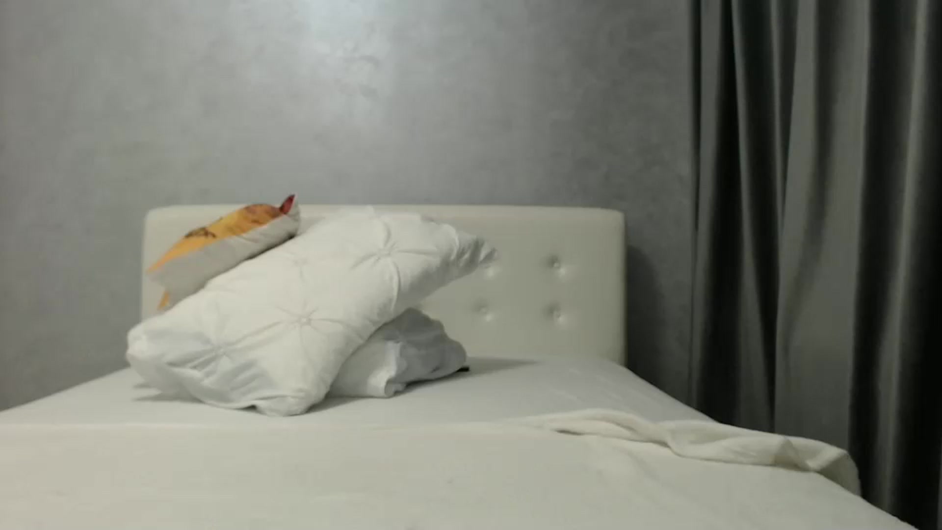 Gallery image thumbnail from Aahh_Emilia's myfreecams stream on, 01/22/2025, 19:20 image 18 of 20