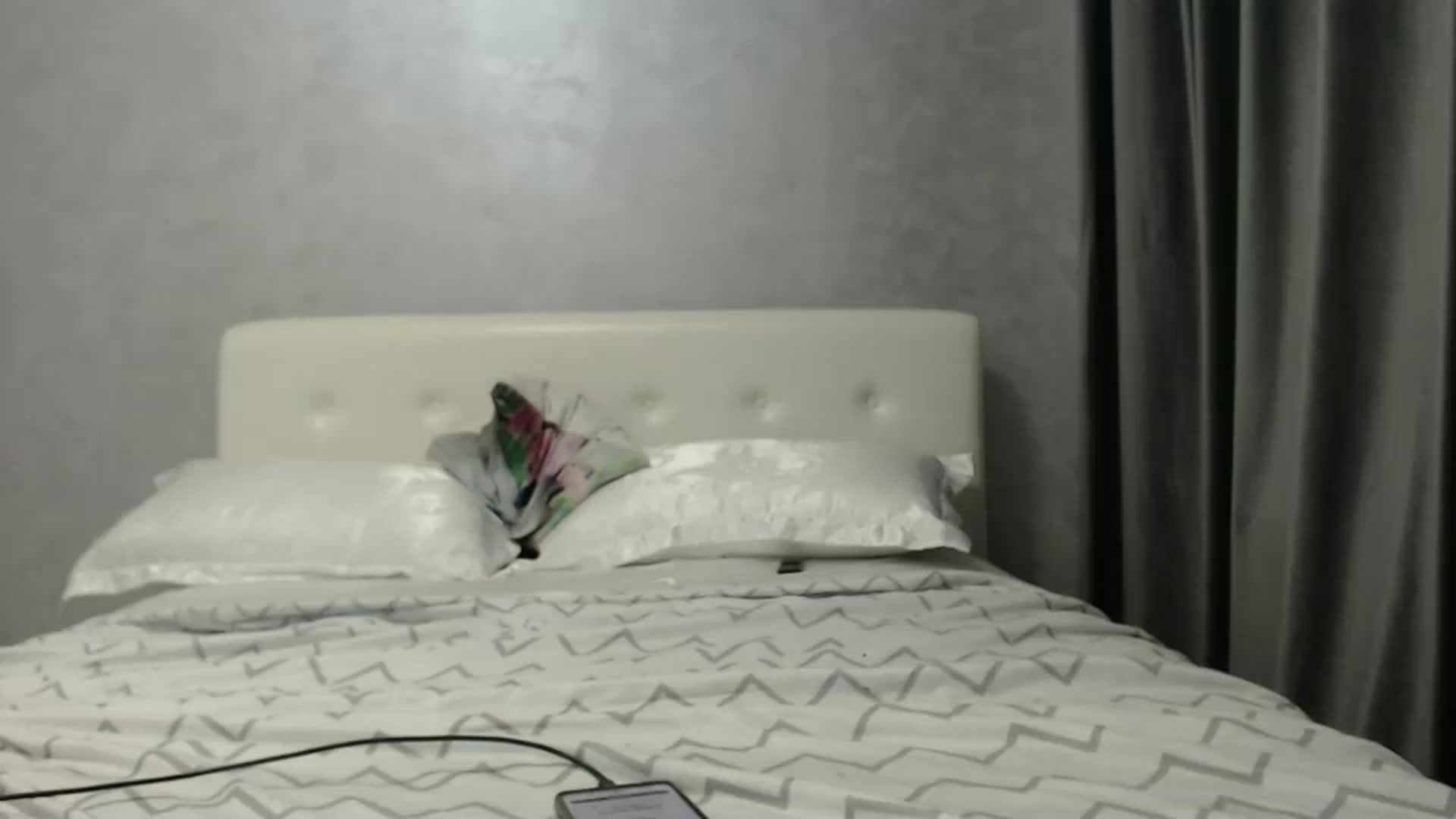 Gallery image thumbnail from Aahh_Emilia's myfreecams stream on, 02/02/2025, 17:25 image 16 of 20