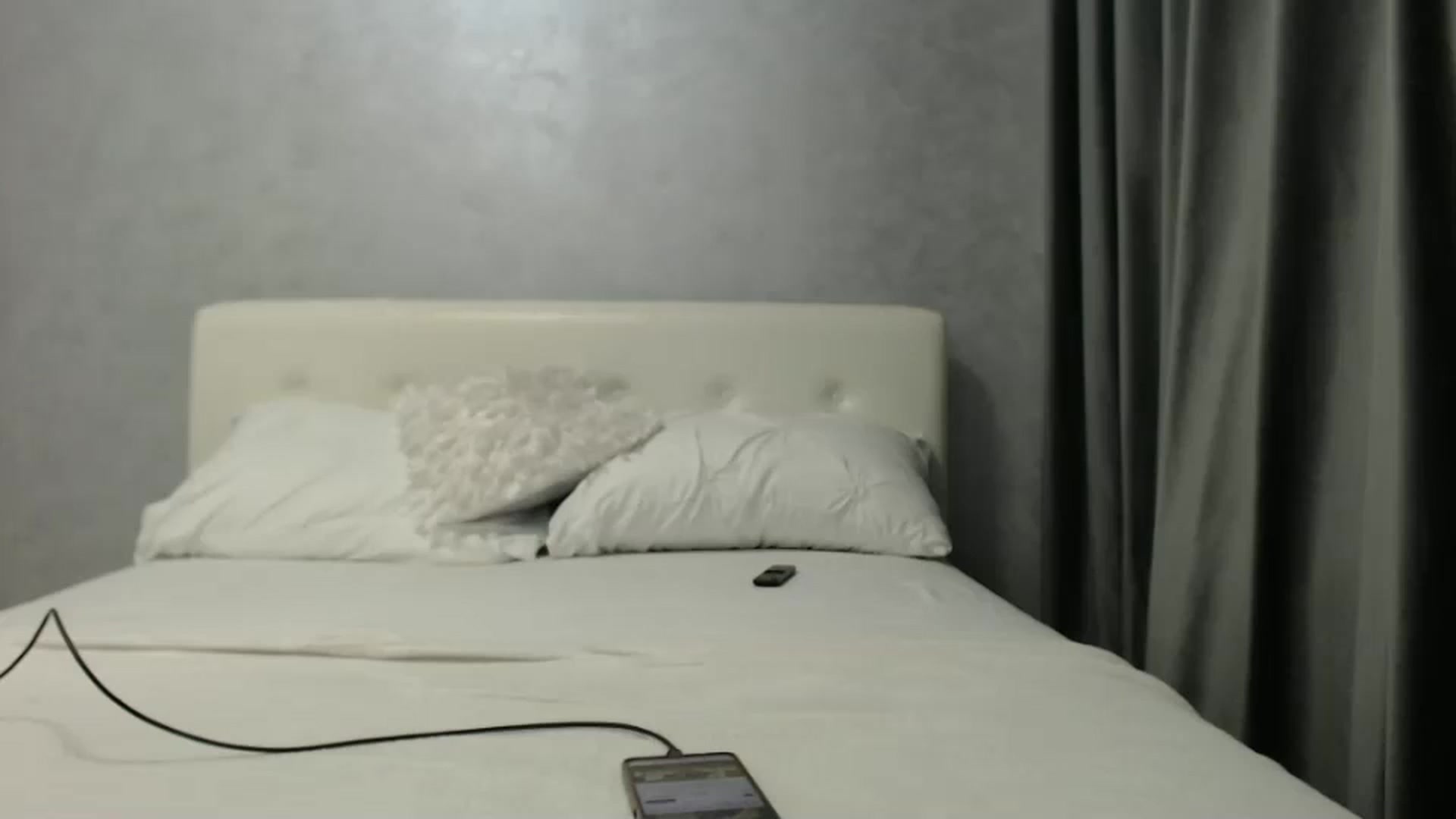 Gallery image thumbnail from Aahh_Emilia's myfreecams stream on, 03/12/2025, 16:27 image 15 of 20