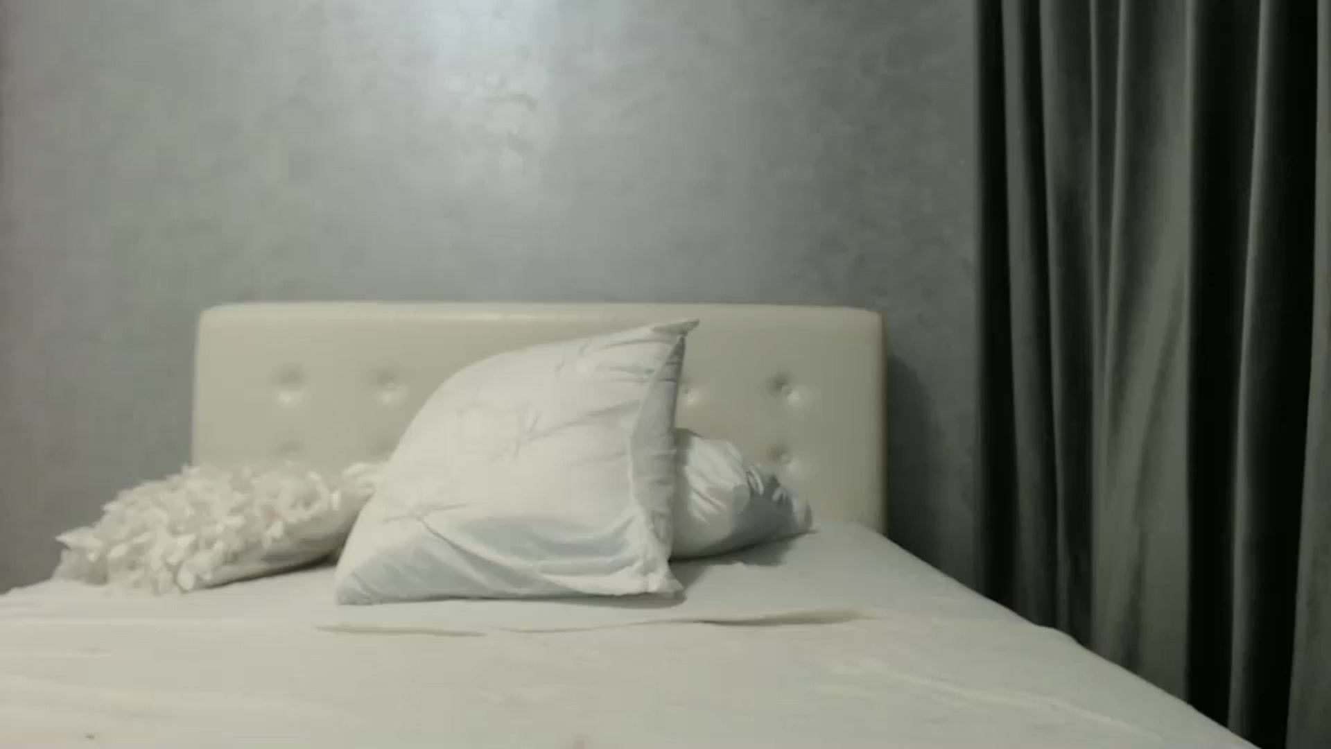 Gallery image thumbnail from Aahh_Emilia's myfreecams stream on, 03/15/2025, 18:10 image 7 of 20