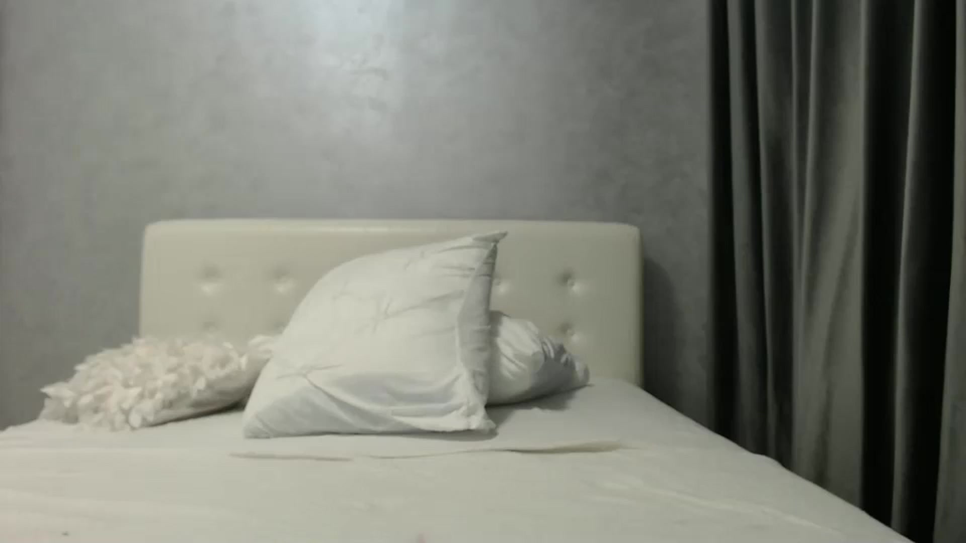 Gallery image thumbnail from Aahh_Emilia's myfreecams stream on, 03/15/2025, 18:10 image 10 of 20