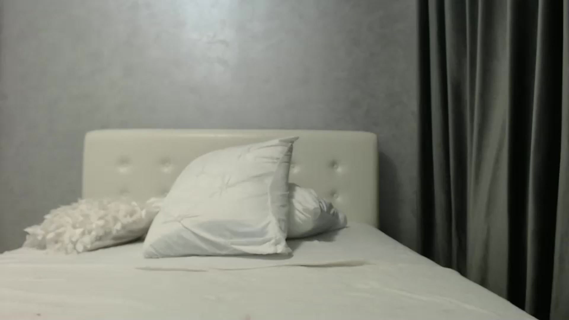 Gallery image thumbnail from Aahh_Emilia's myfreecams stream on, 03/15/2025, 18:10 image 8 of 20