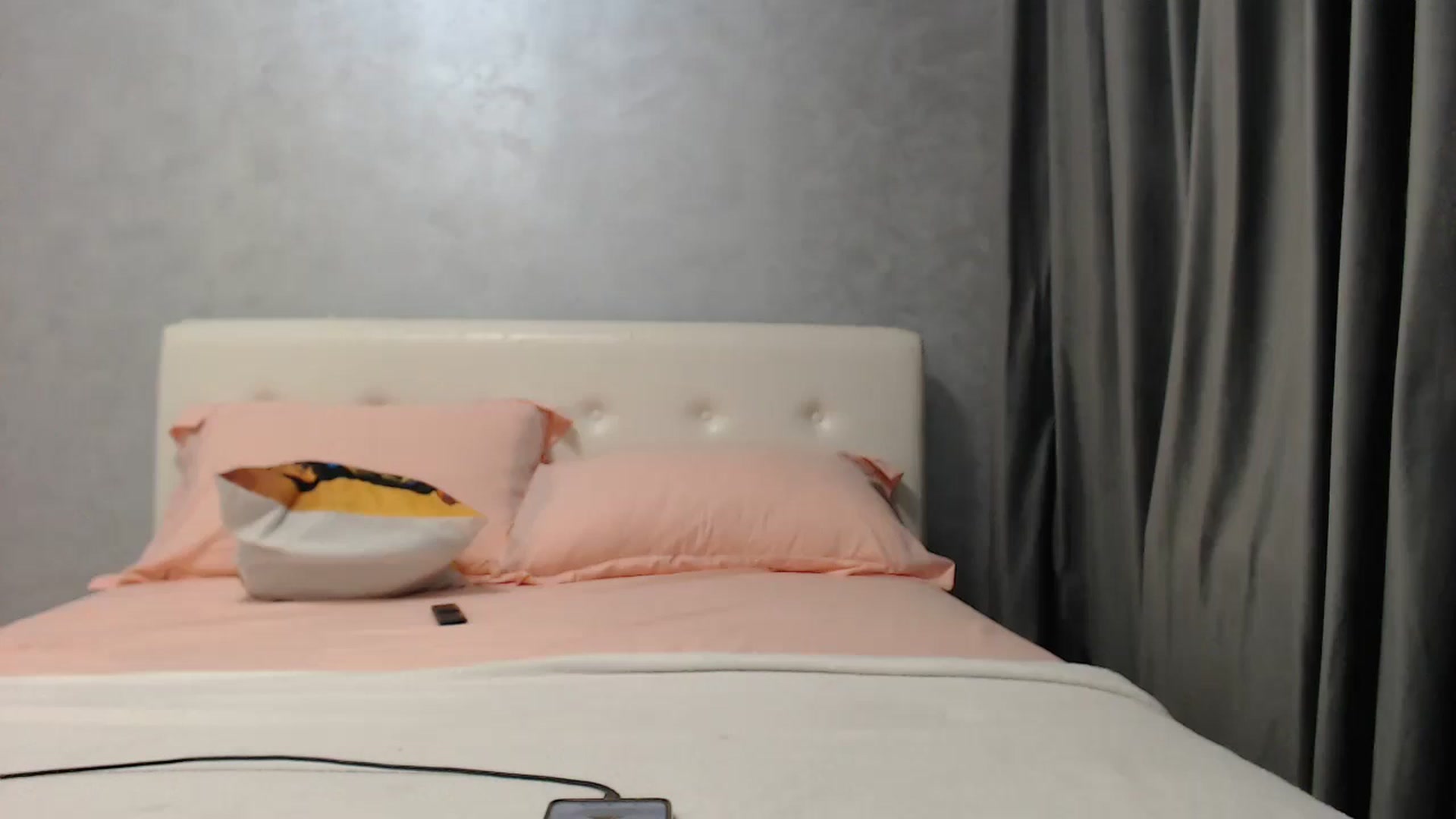 Gallery image thumbnail from Aahh_Emilia's myfreecams stream on, 04/08/2025, 16:22 image 14 of 20